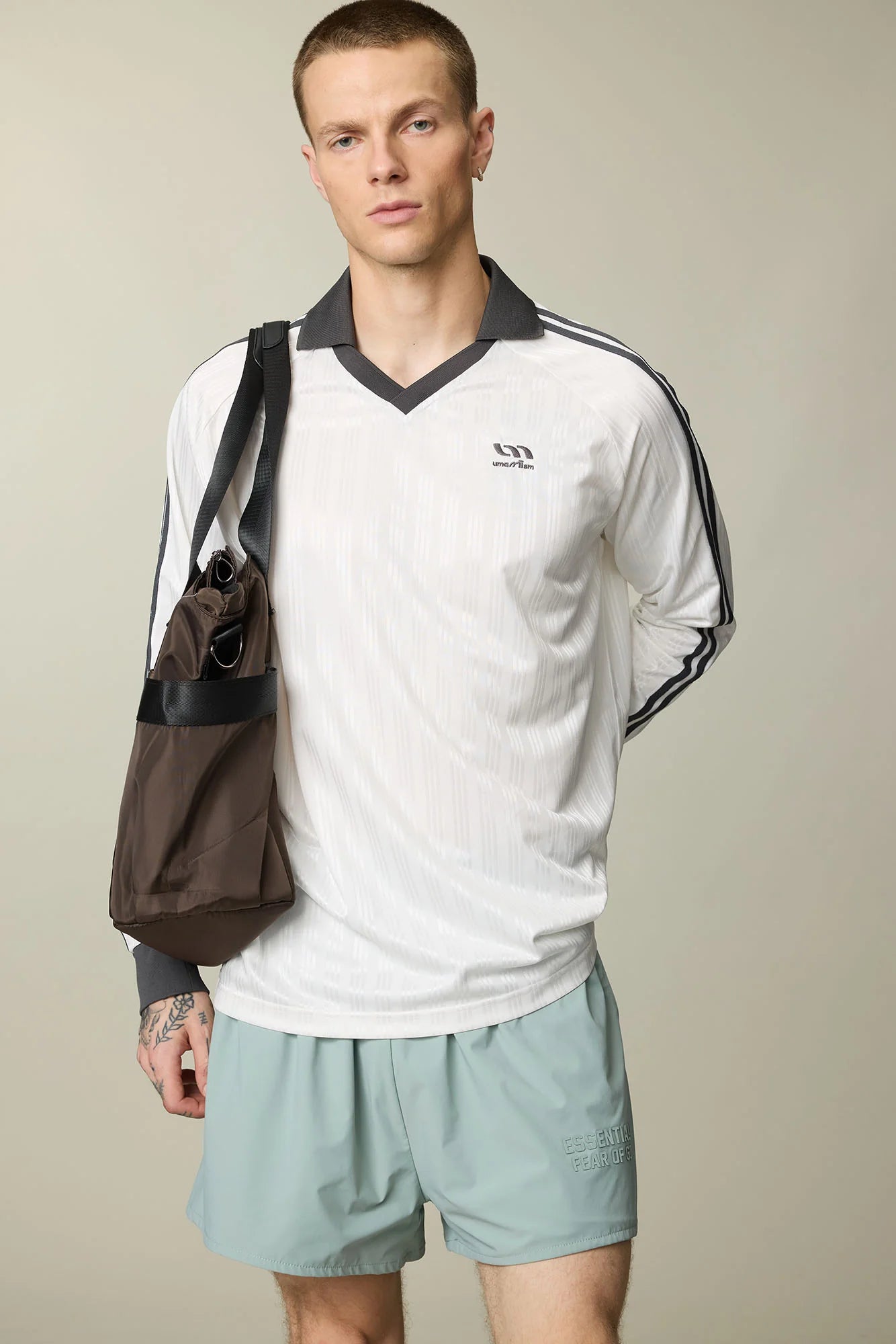 UMAMIISM Contrast V-Neck Stripe Long-Sleeve Tee
