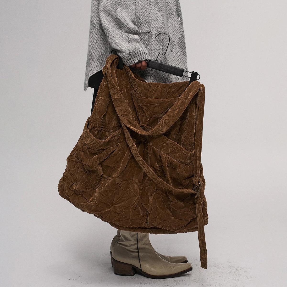 ILNya Nieternite Nifutur Velvet Oversized Crinkled Messenger Bag
