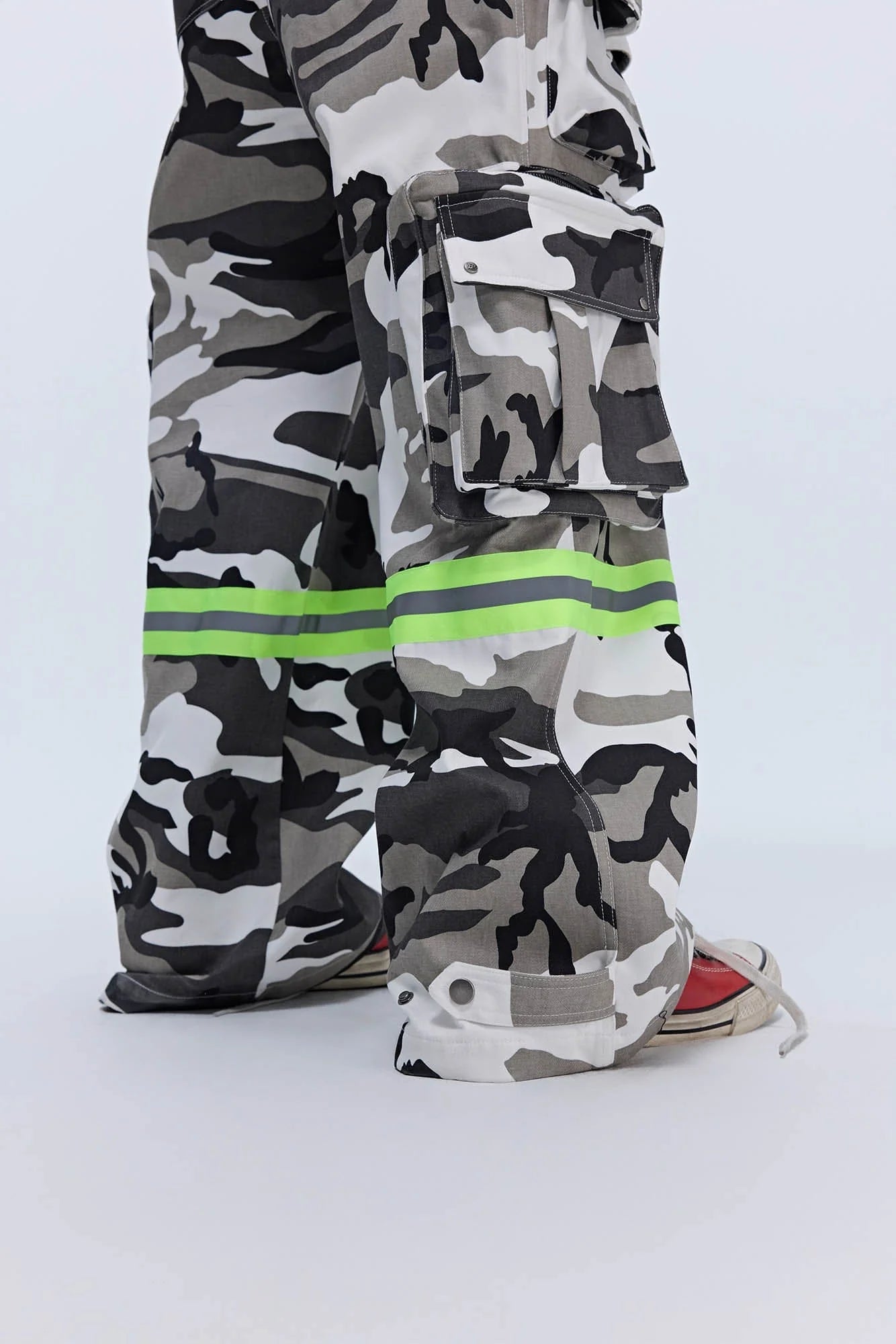 SAVAGEGROWTHWORLD Camo Reflective Multi-Pocket Cargo Pants