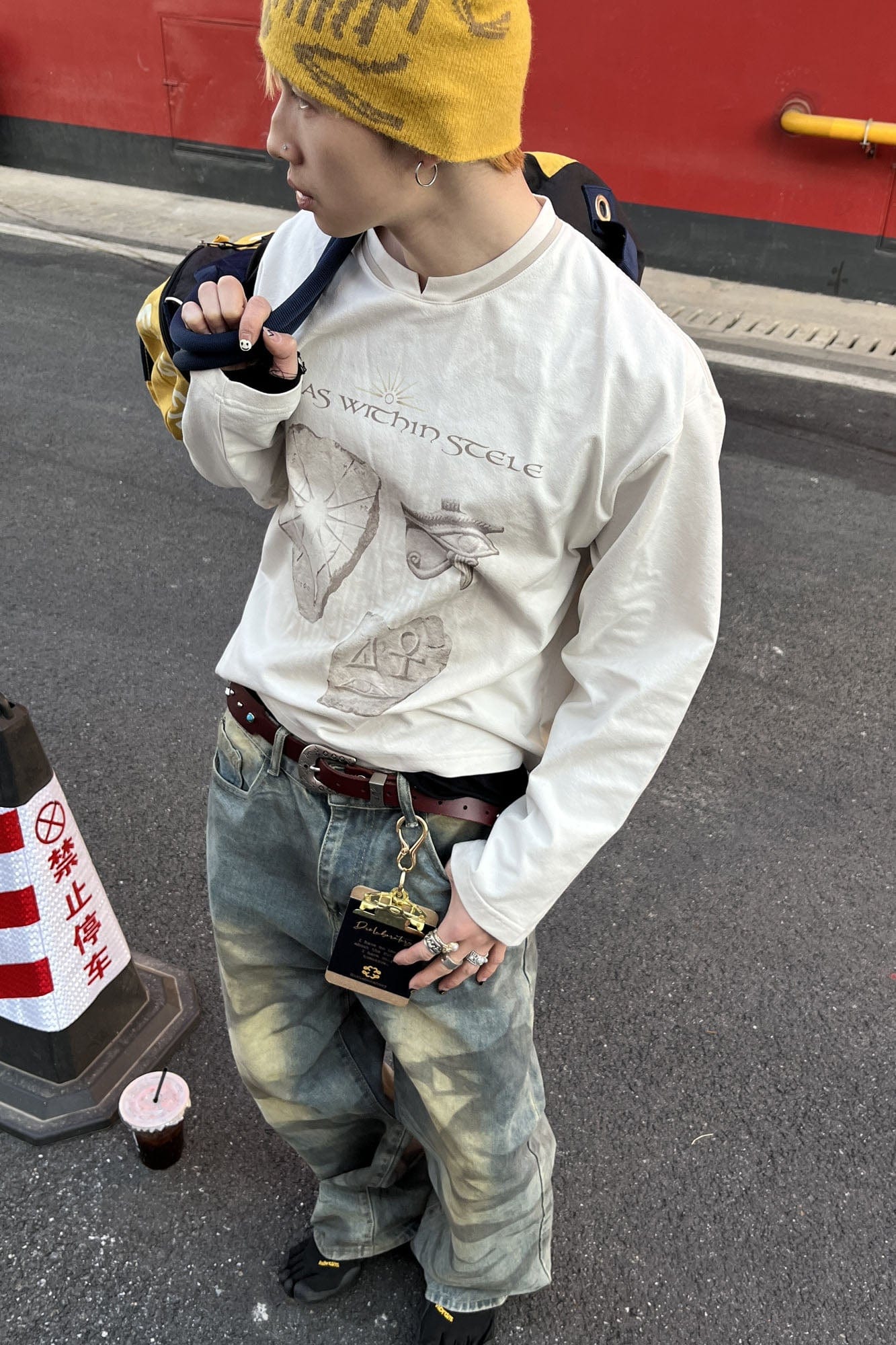 ESAIAS Distressed Stele Long Sleeve Tee