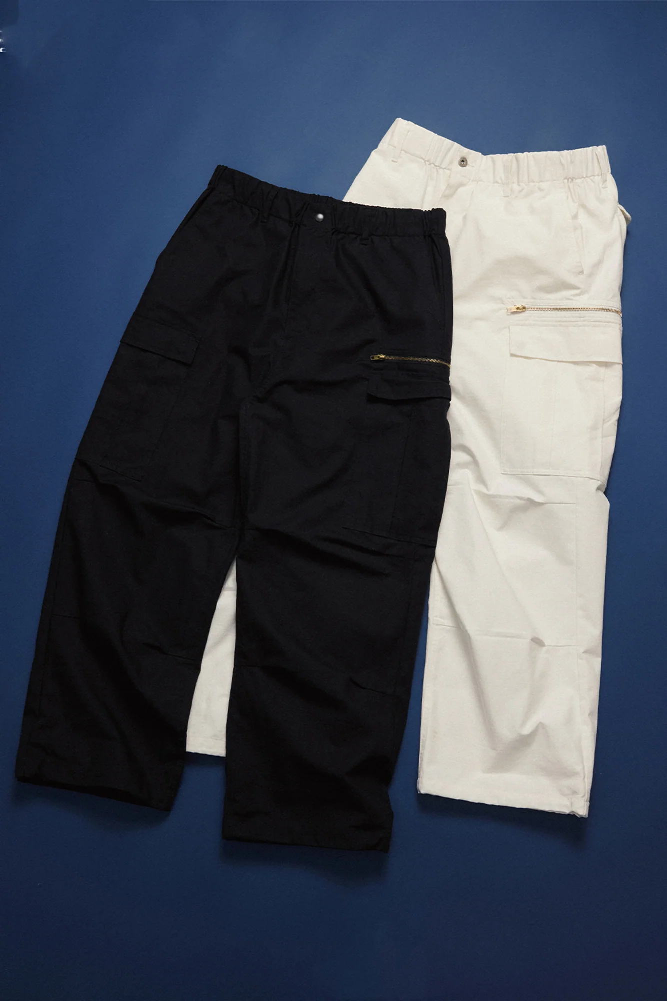 BANANA CLUB Multi-Pockey Pleated-Knee Cargo Pants