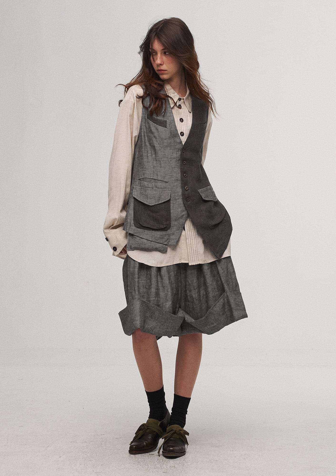 ILNya Nieternite Nifutur Shield Panel Pleated Cotton-Linen Shirt