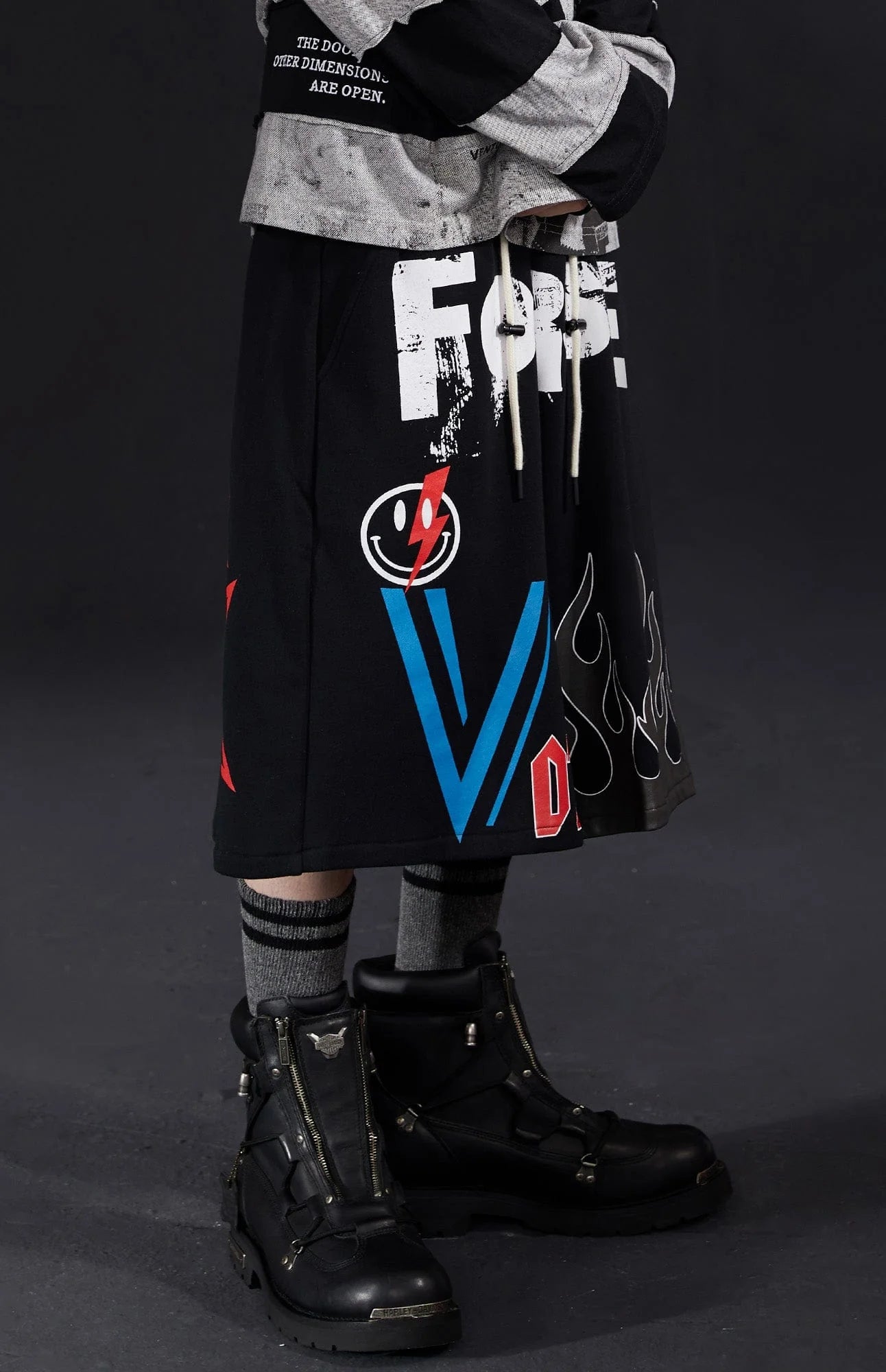 VENTUREK Graffiti Flame Graphic Drawstring Shorts