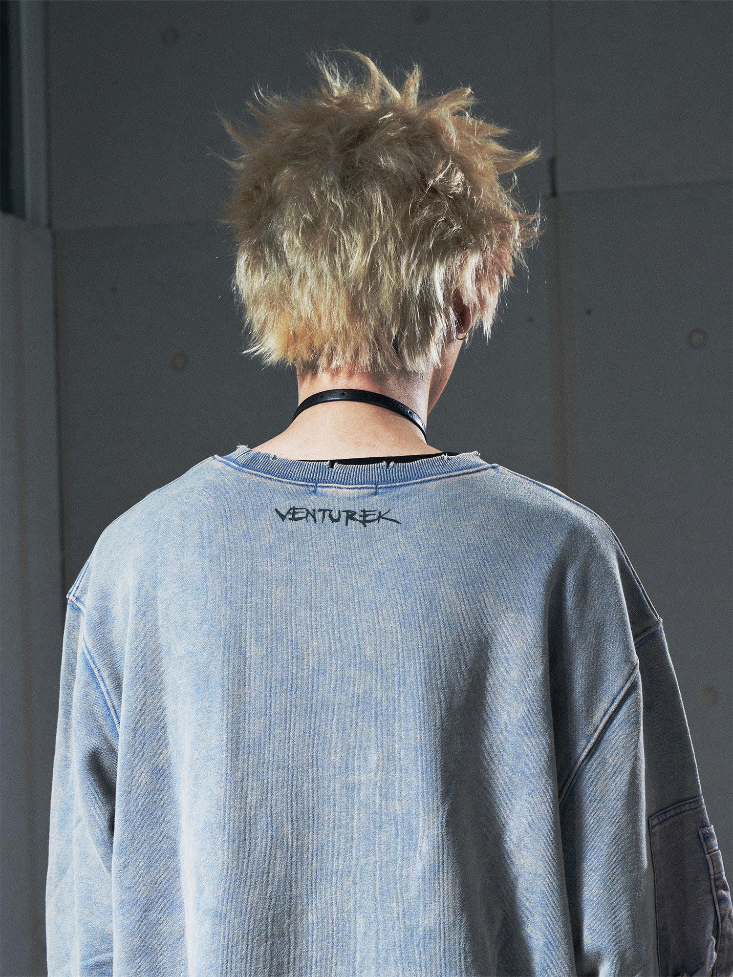 VENTUREK Washed Graphic Frayed Hem Sweatshirt
