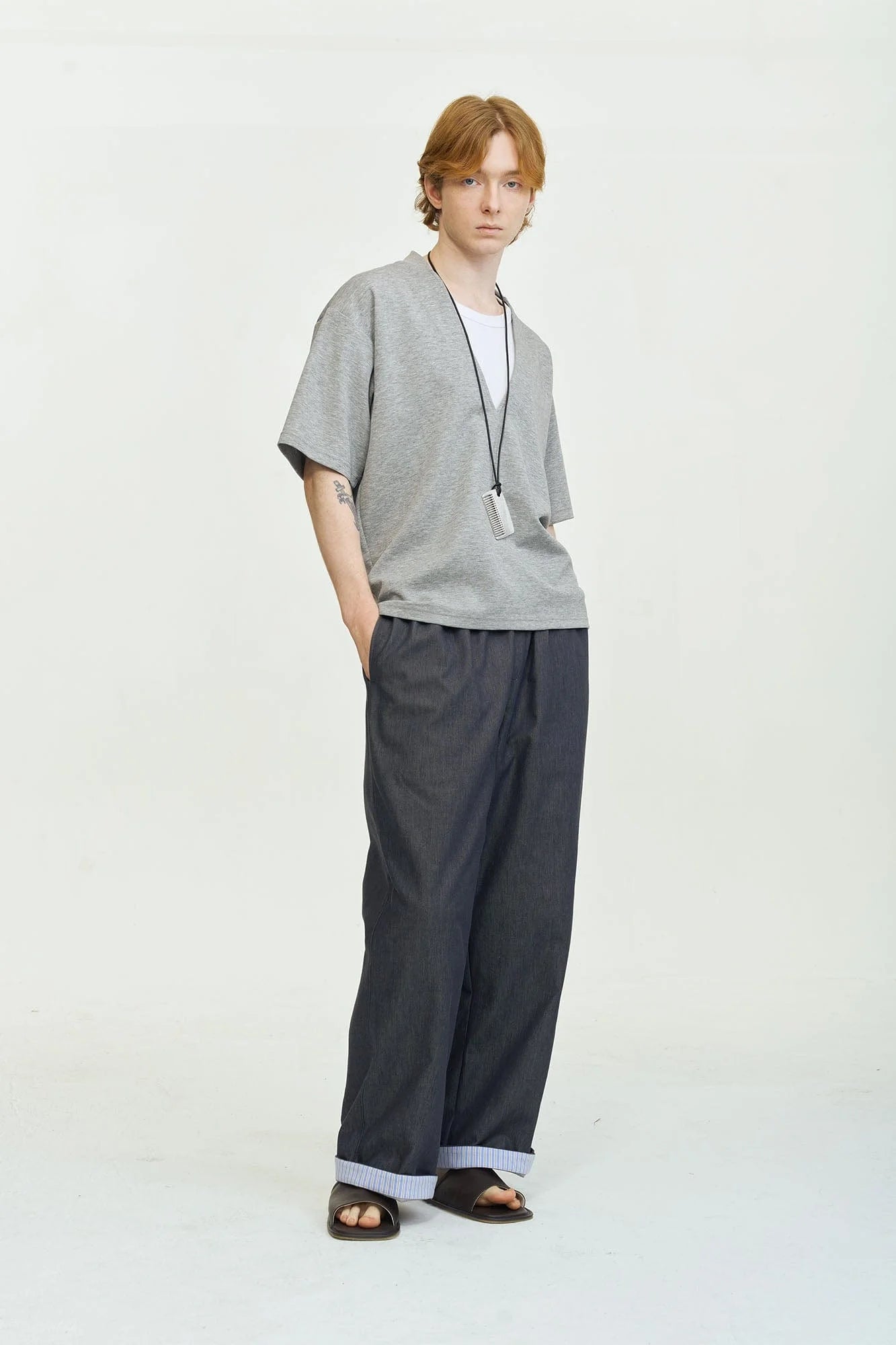 LEONSENSE Essential Deep V-Cut T-Shirt