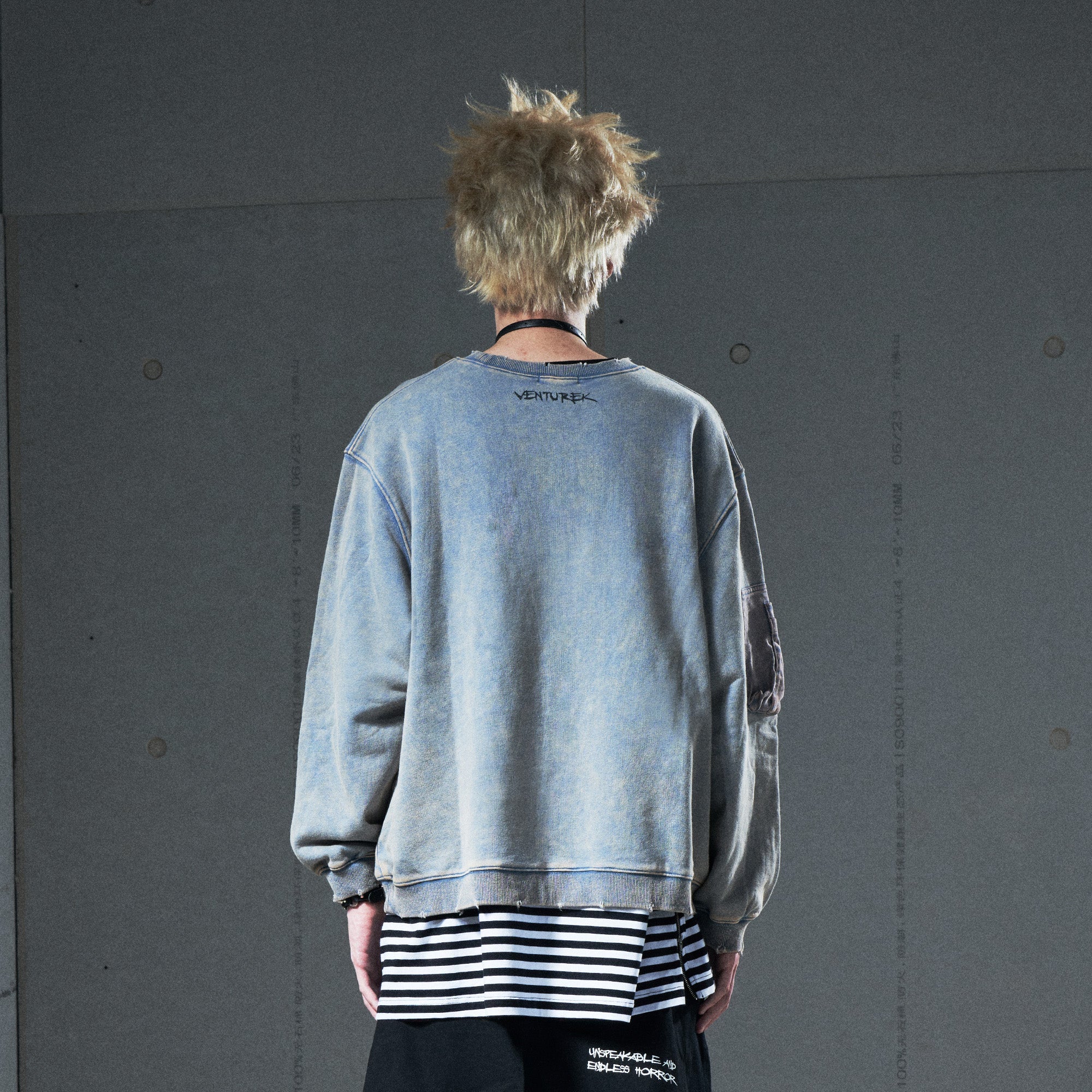 VENTUREK Washed Graphic Frayed Hem Sweatshirt