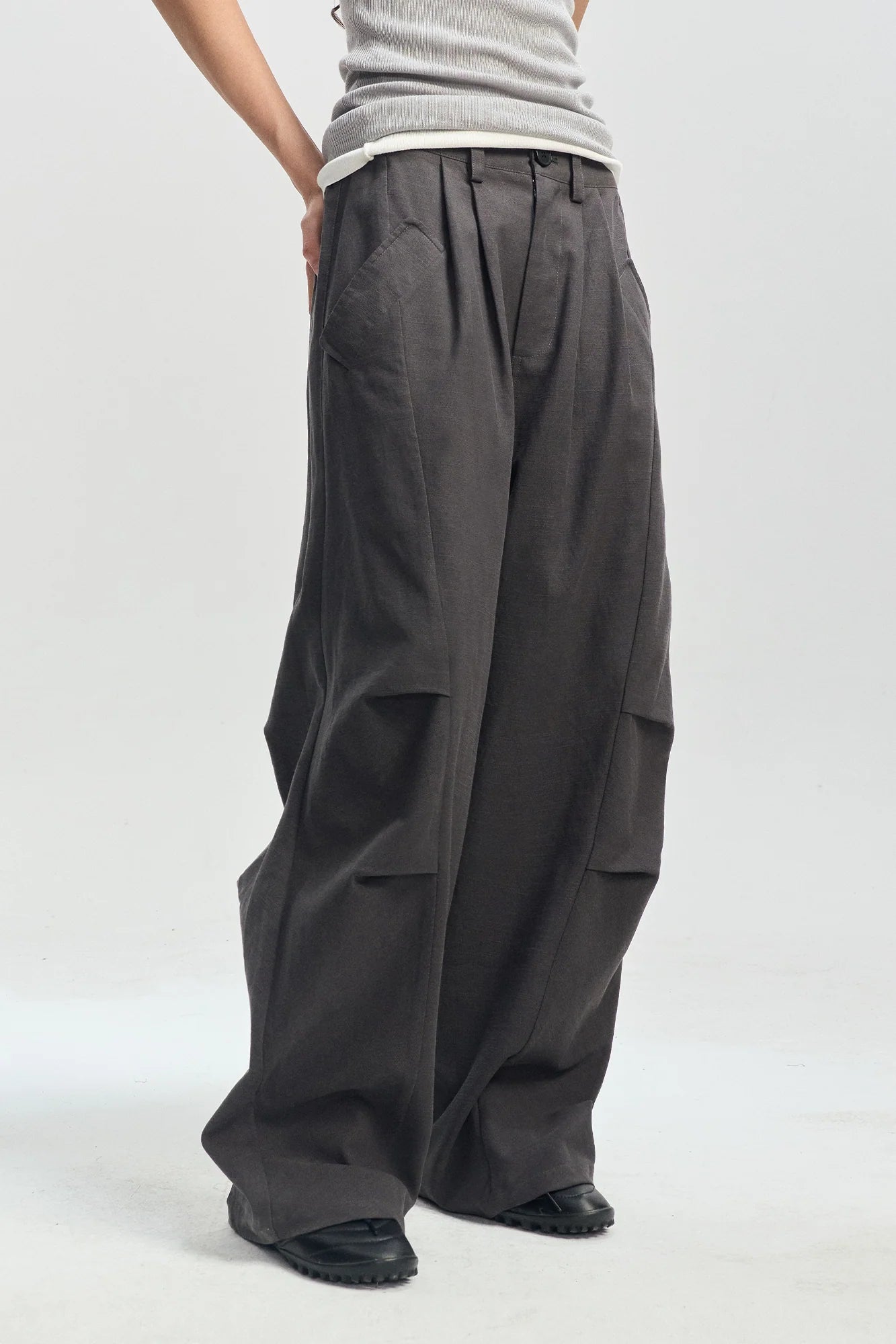 LEONSENSE Modern Curved Paneled Tencel-Cotton Pants
