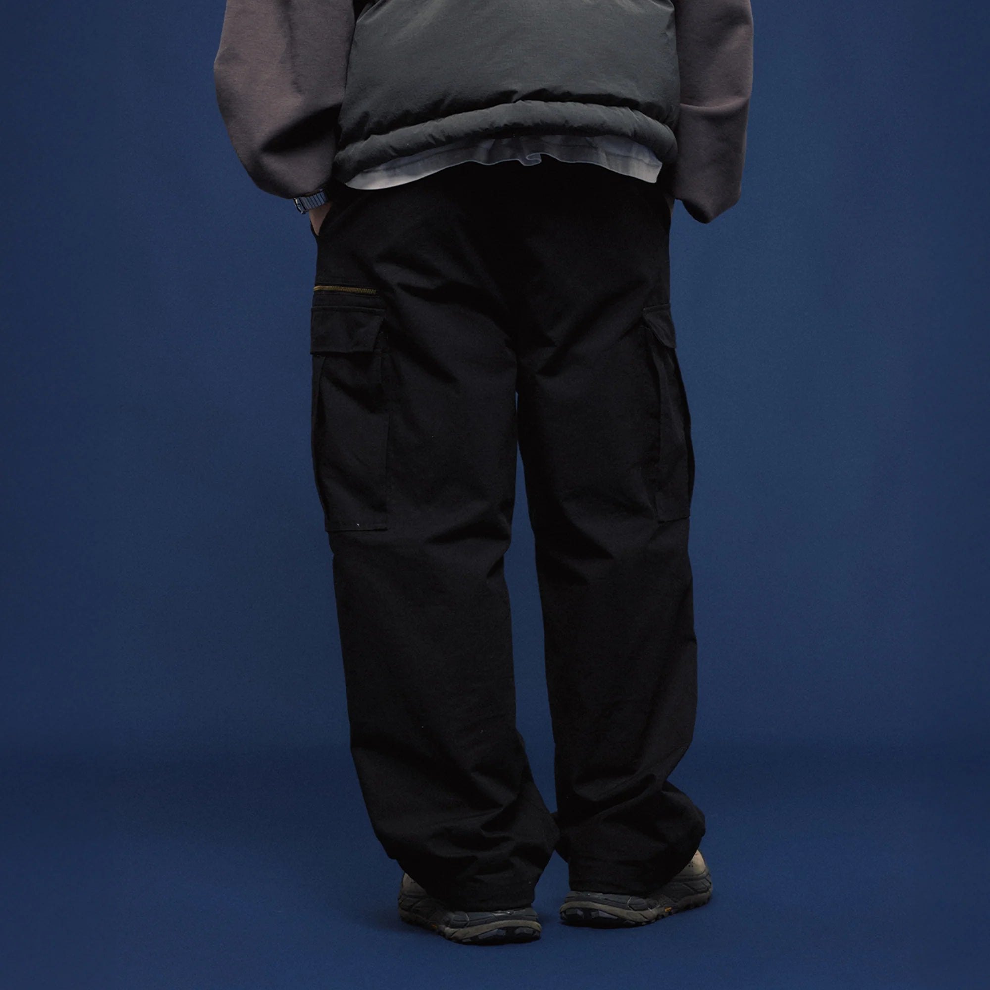 BANANA CLUB Multi-Pockey Pleated-Knee Cargo Pants