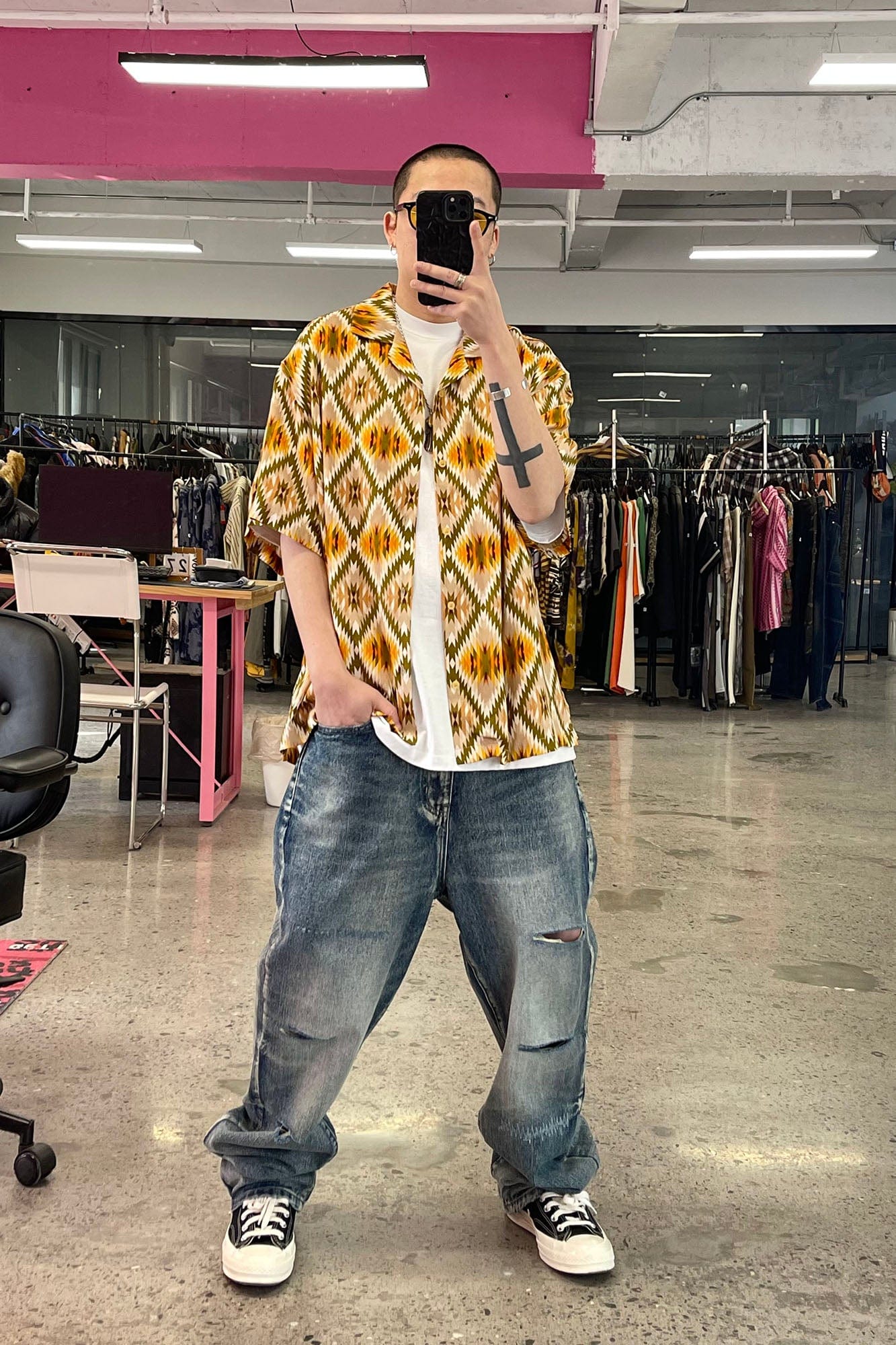 ME DA IGUAL Distressed Ripped Whisker Washed Jeans