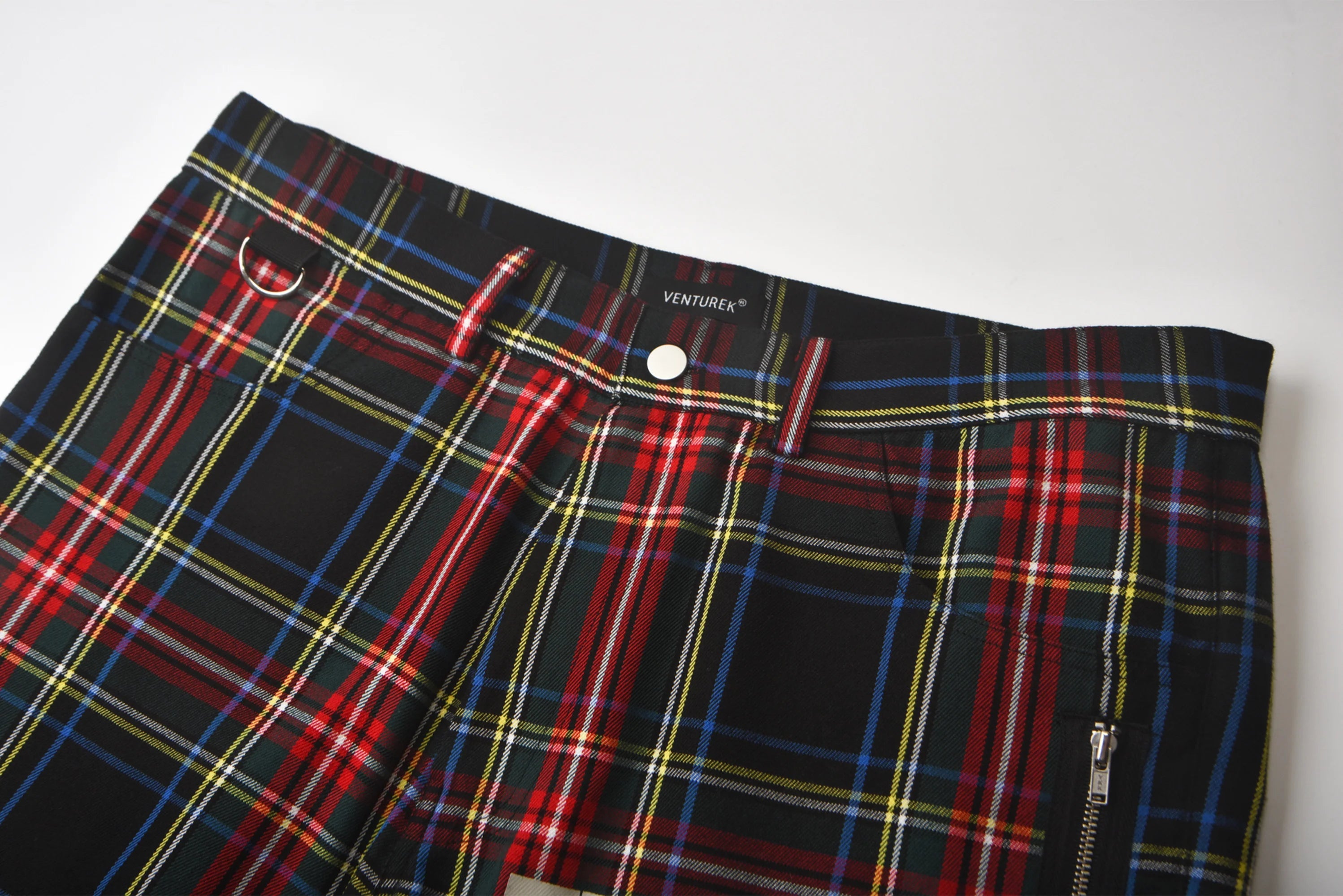 VENTUREK Distressed Zippered-Hem Slogan Slim Plaid Pants