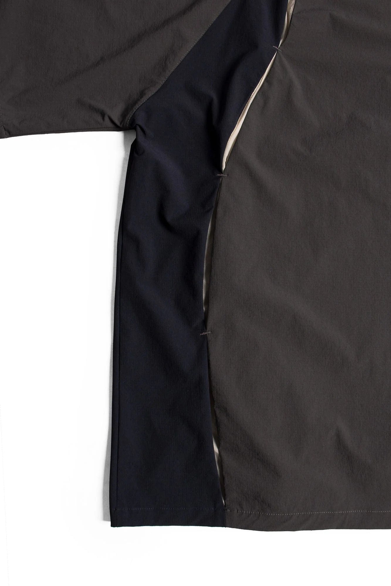 RELABEL Contrast Paneled Quick-Dry Long-Sleeve Tee