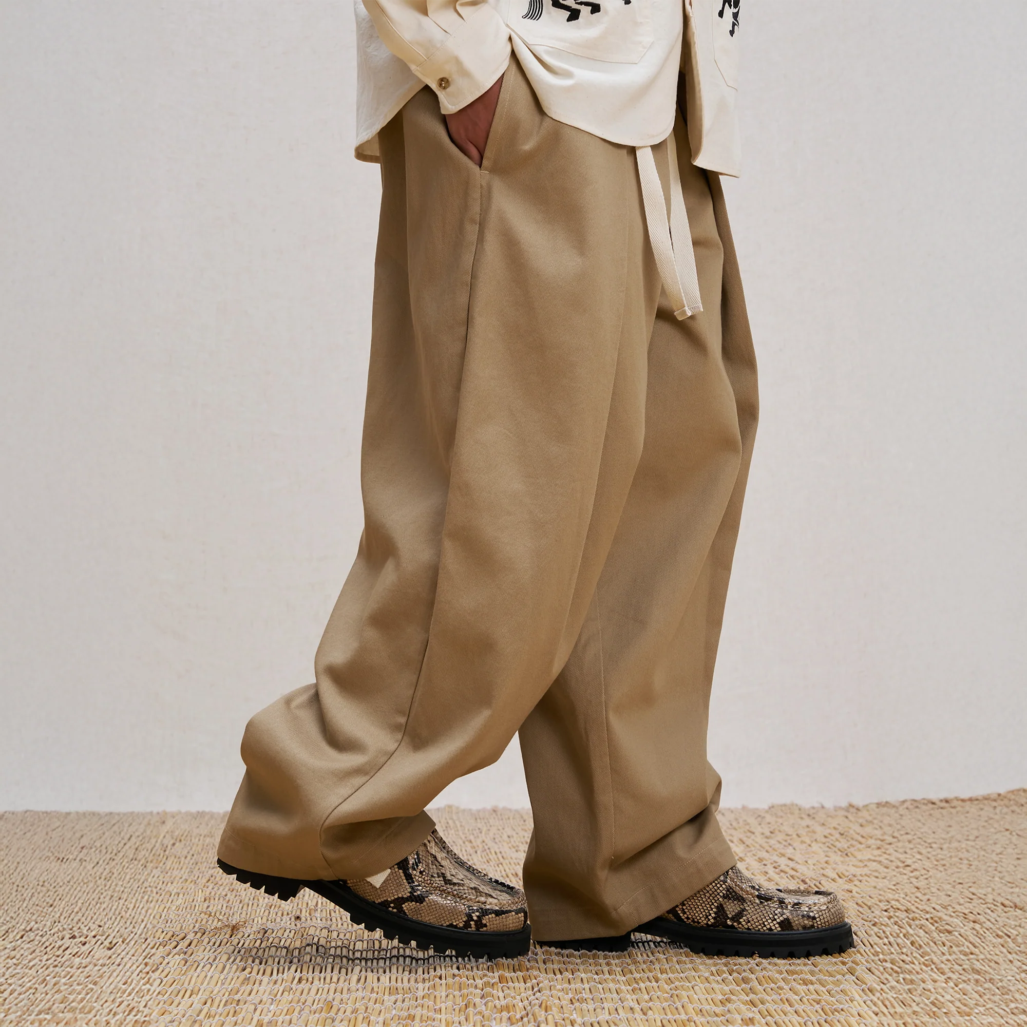 UNLIMITED MOTE Pleated Herringbone Wide-Leg Trousers