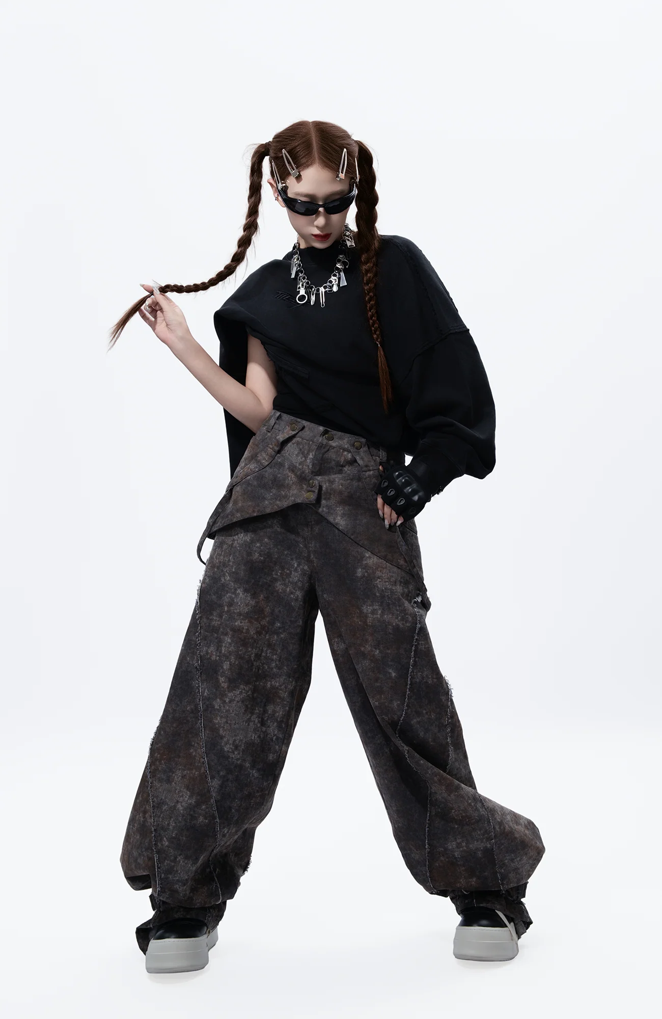 MOGONGSHE Distressed Detachable Drape Curved Panel Jeans