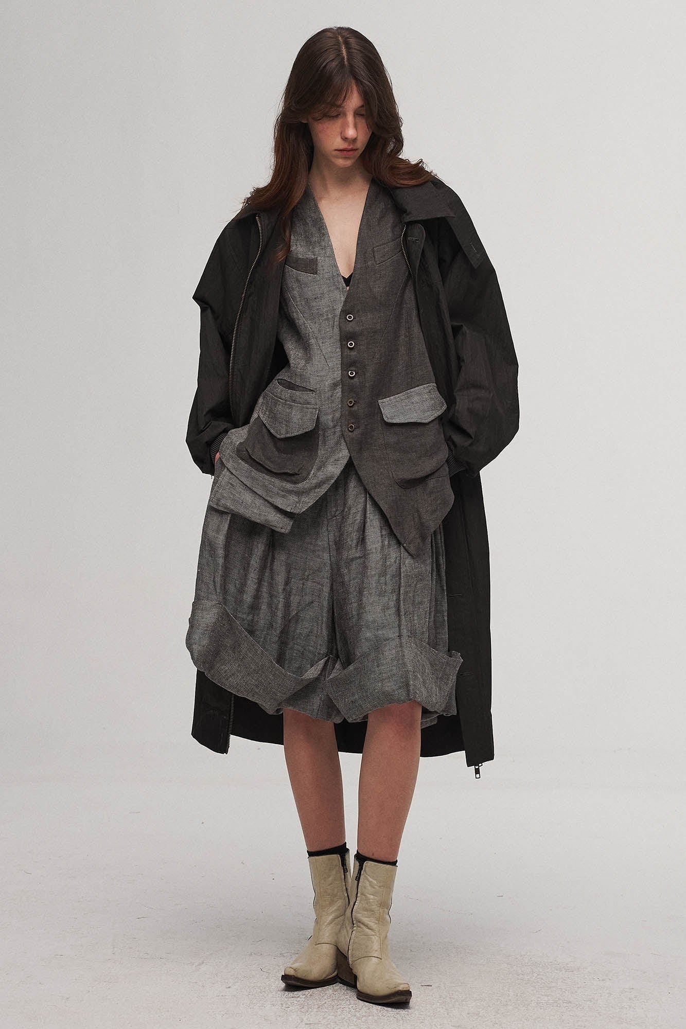 ILNya Nieternite Nifutur Crinkled Fold-Hem Pleated Linen Shorts