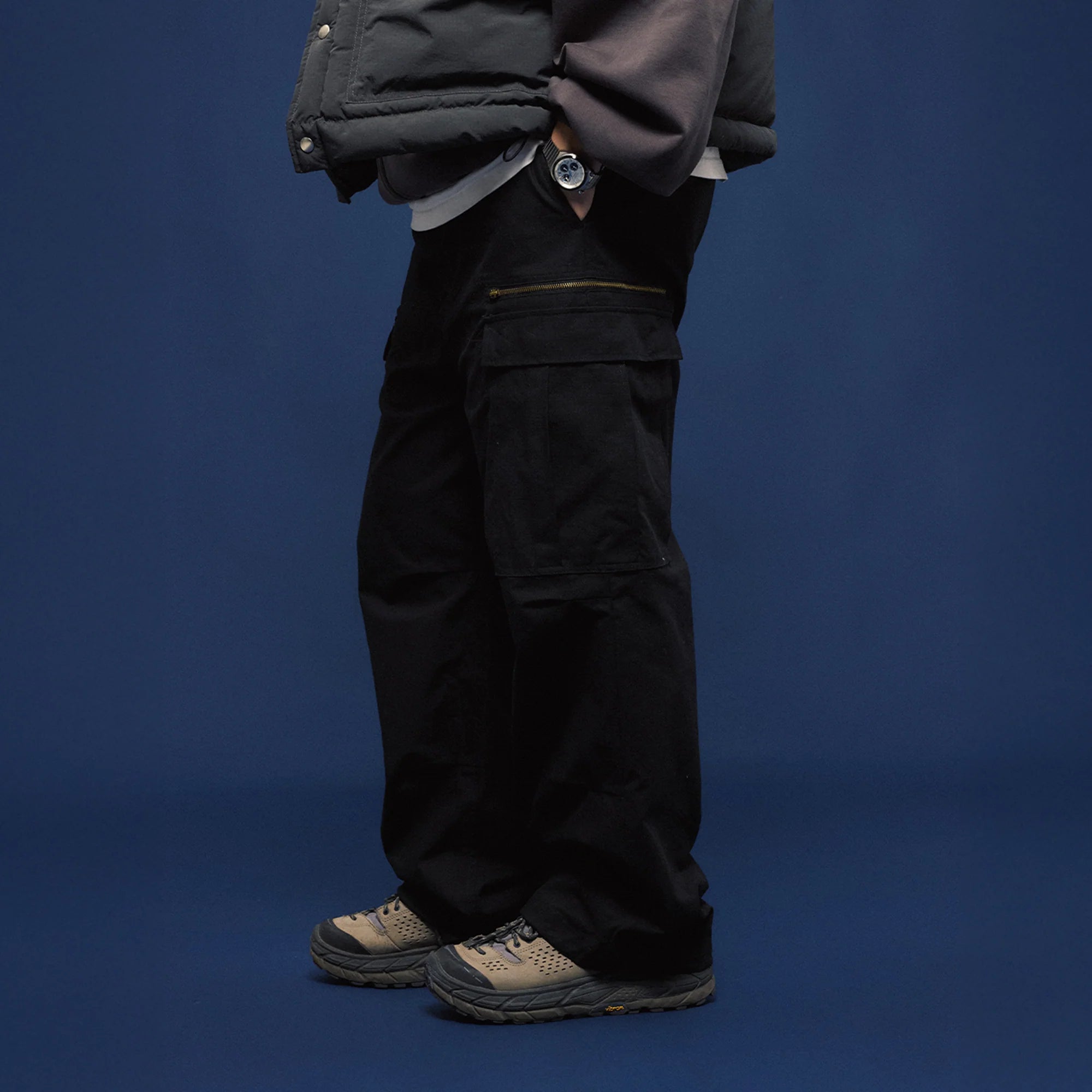 BANANA CLUB Multi-Pockey Pleated-Knee Cargo Pants