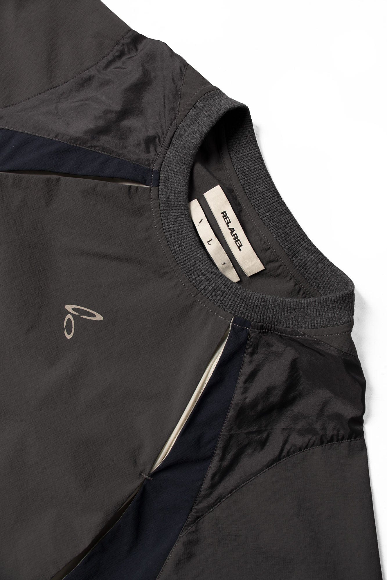 RELABEL Contrast Paneled Quick-Dry Long-Sleeve Tee