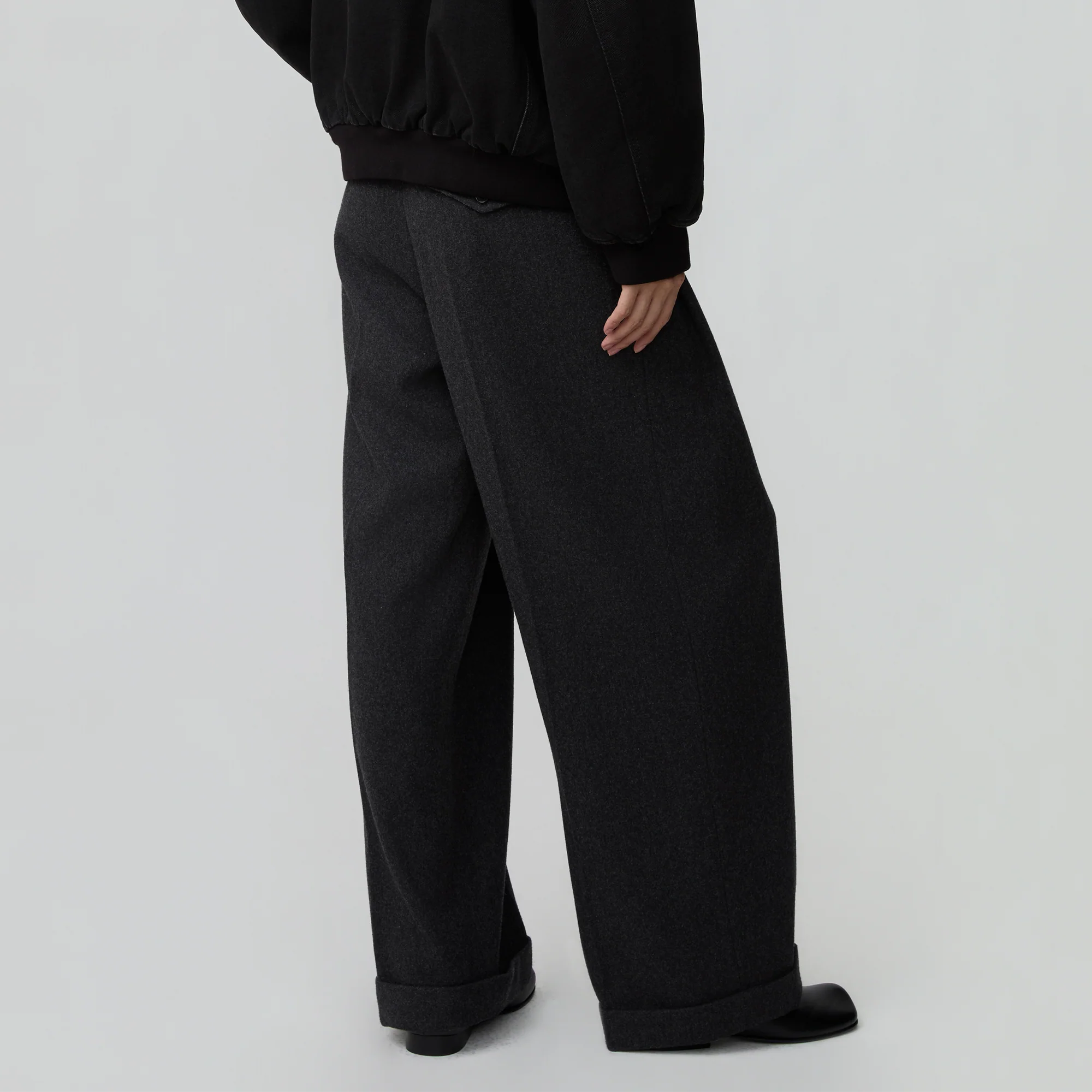 OPICLPOTH Wool-Blend Pleated Barrel Trousers