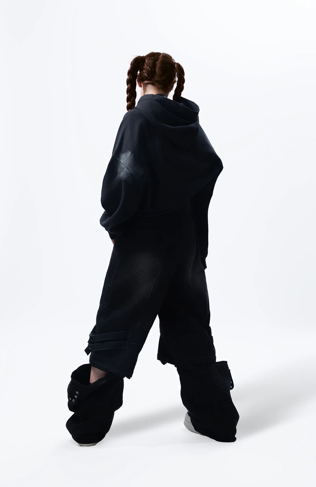 MOGONGSHE Detachable Drape-Strap Washed Jeans