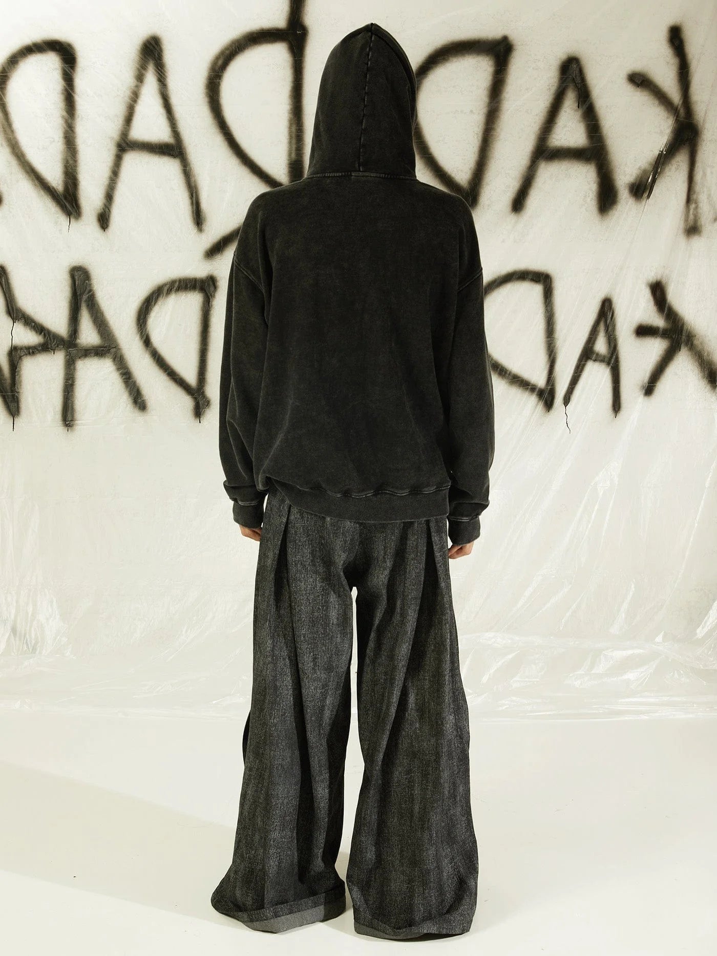 KADAKADA Detachable Ribbon Washed Oversize Flare Jeans