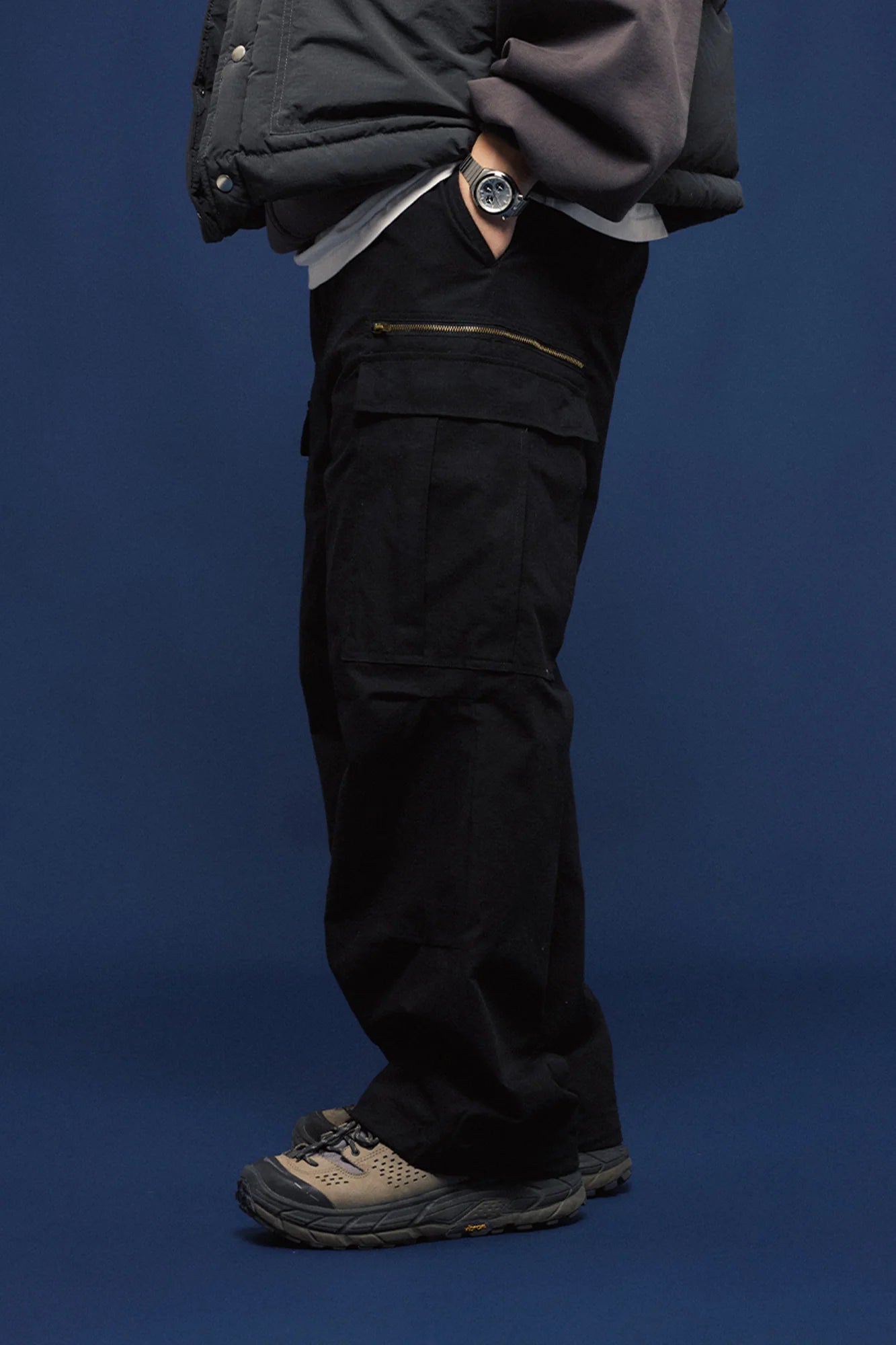 BANANA CLUB Multi-Pockey Pleated-Knee Cargo Pants