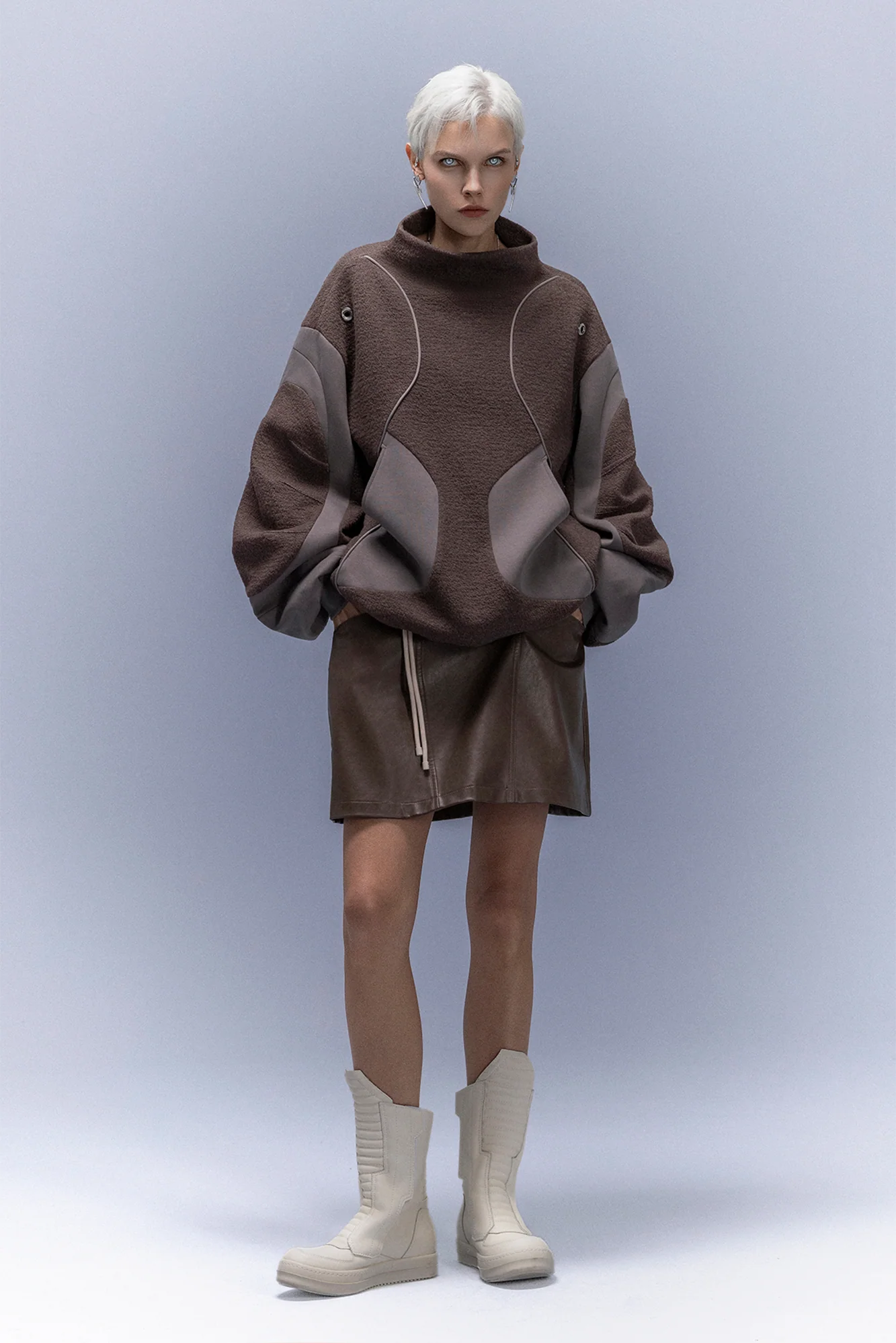 XIPHEVIL Fleece-Panel Saber-Sleeve Sweatshirt Coffee