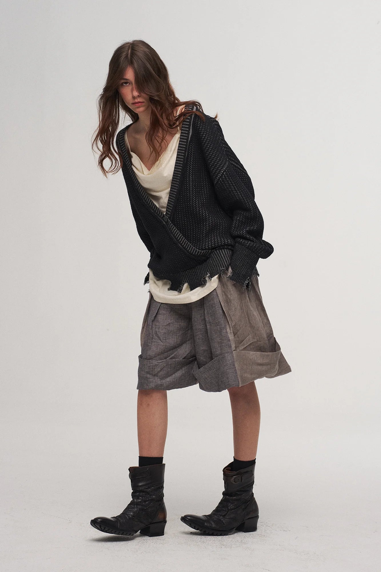 ILNya Nieternite Nifutur Frayed Edge Ribbed V-Neck Cardigan