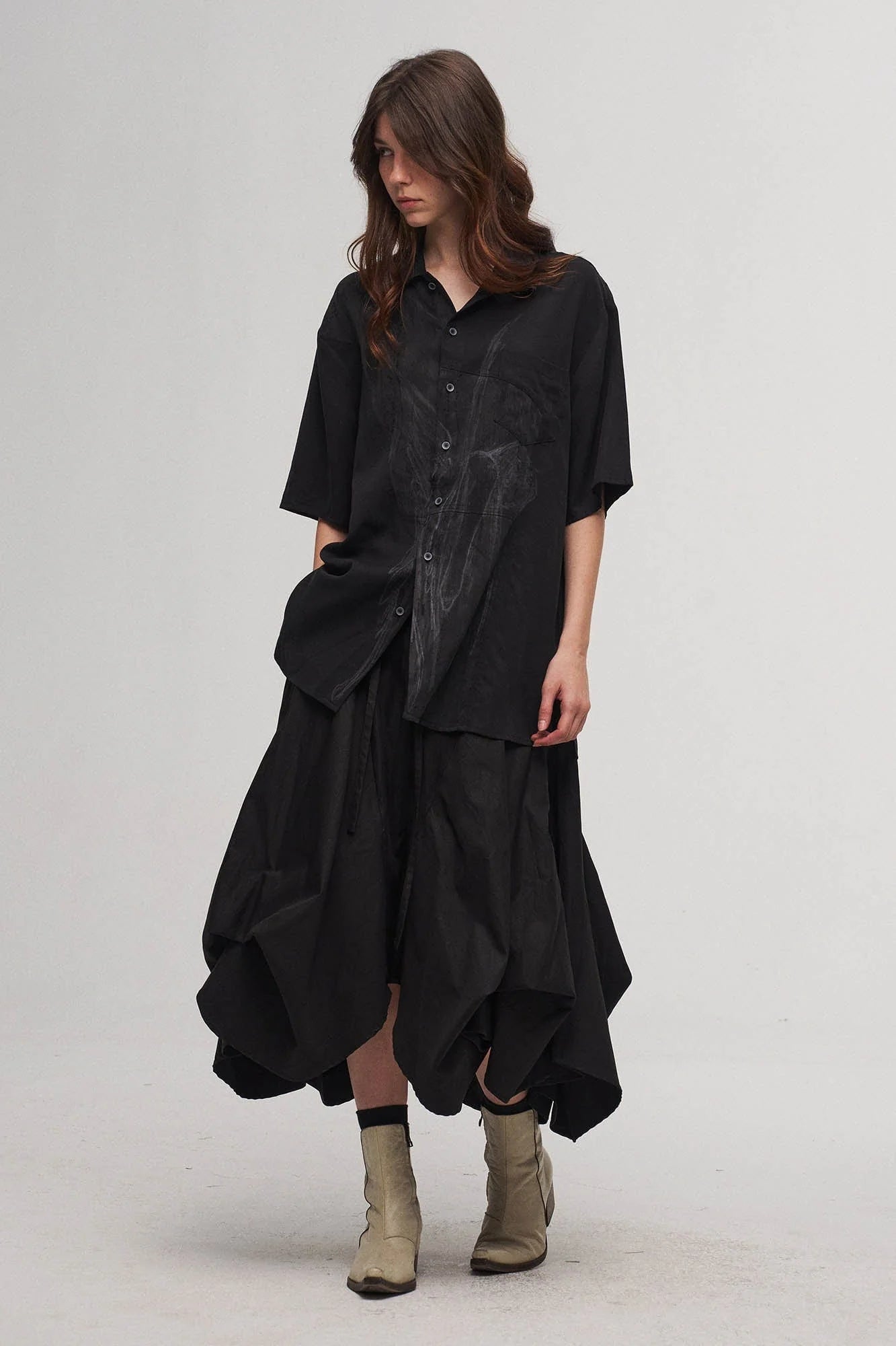 ILNya Nieternite Nifutur Dark Angel Paneled Half Shirt