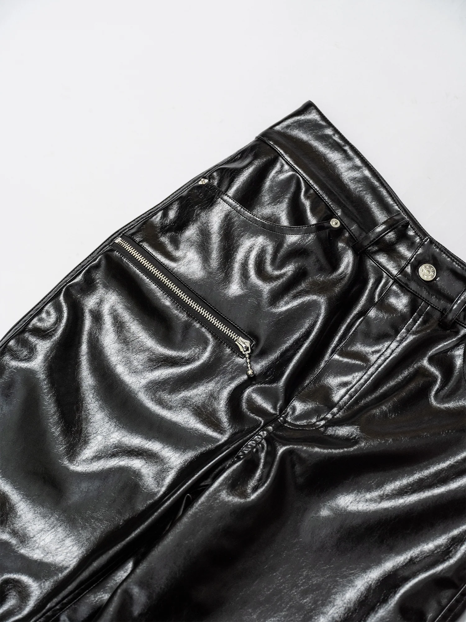 KADAKADA Glossy PU Straight-Leg Pants