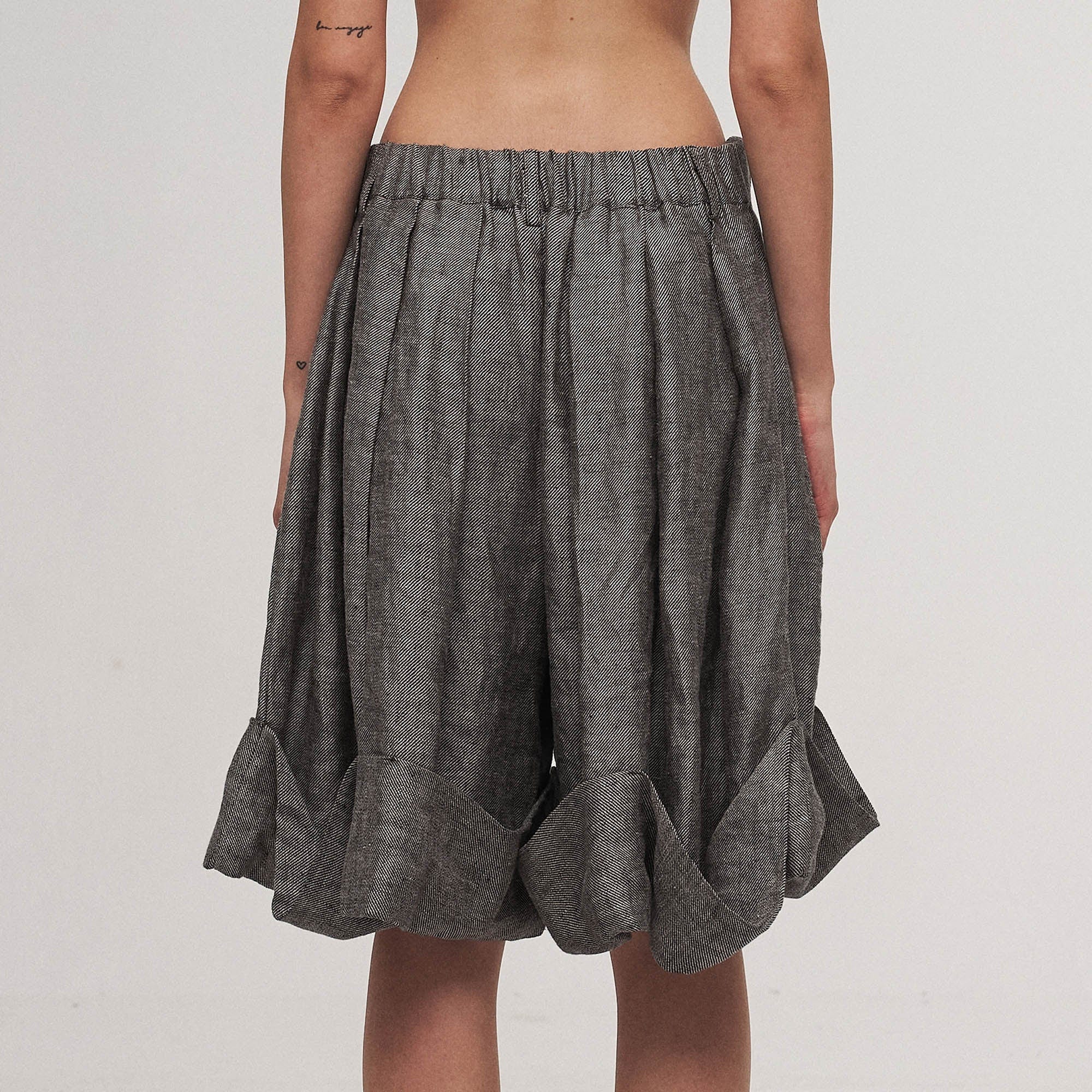 ILNya Nieternite Nifutur Crinkled Fold-Hem Pleated Linen Shorts