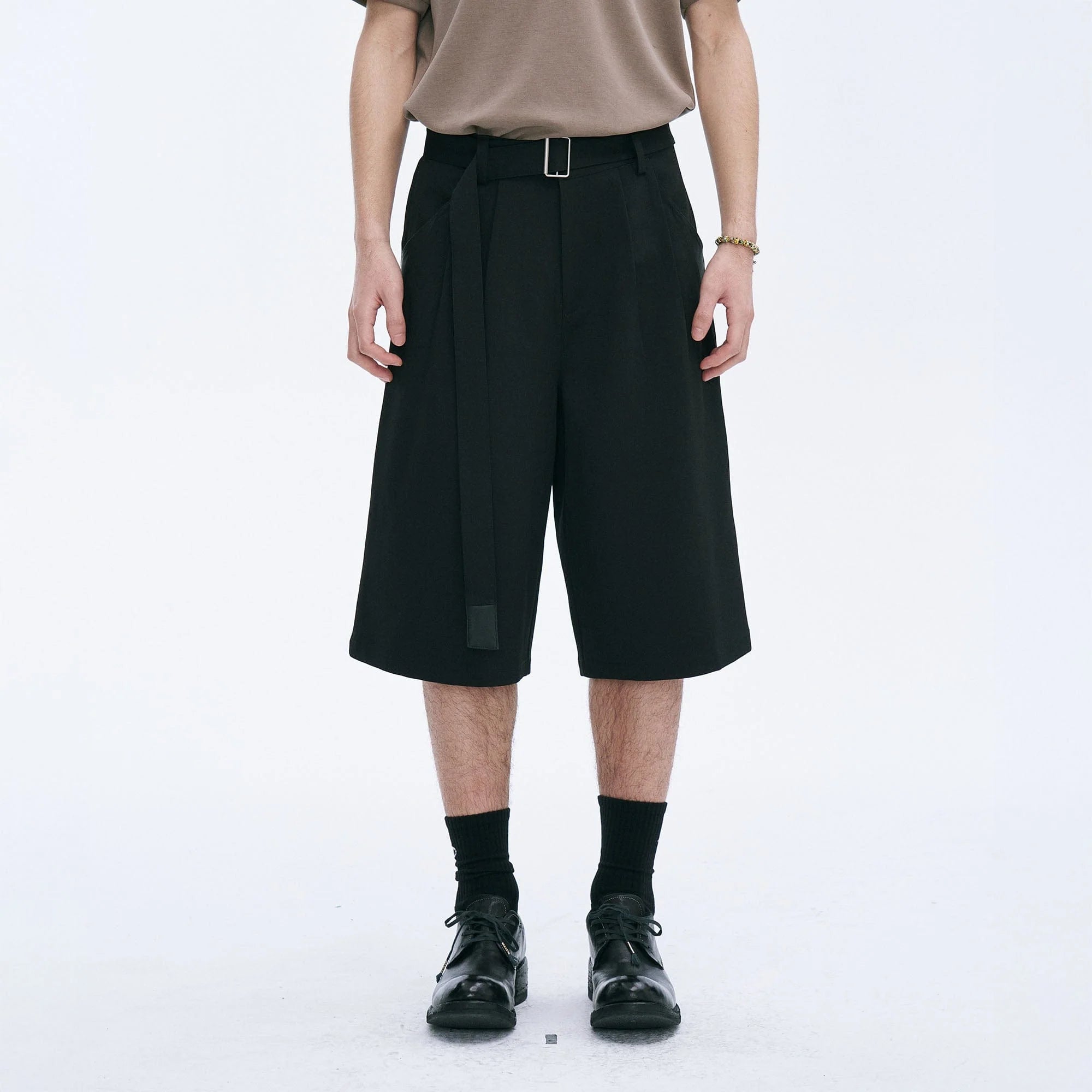 CATSSTAC Pleated Belted Wide-Leg Shorts