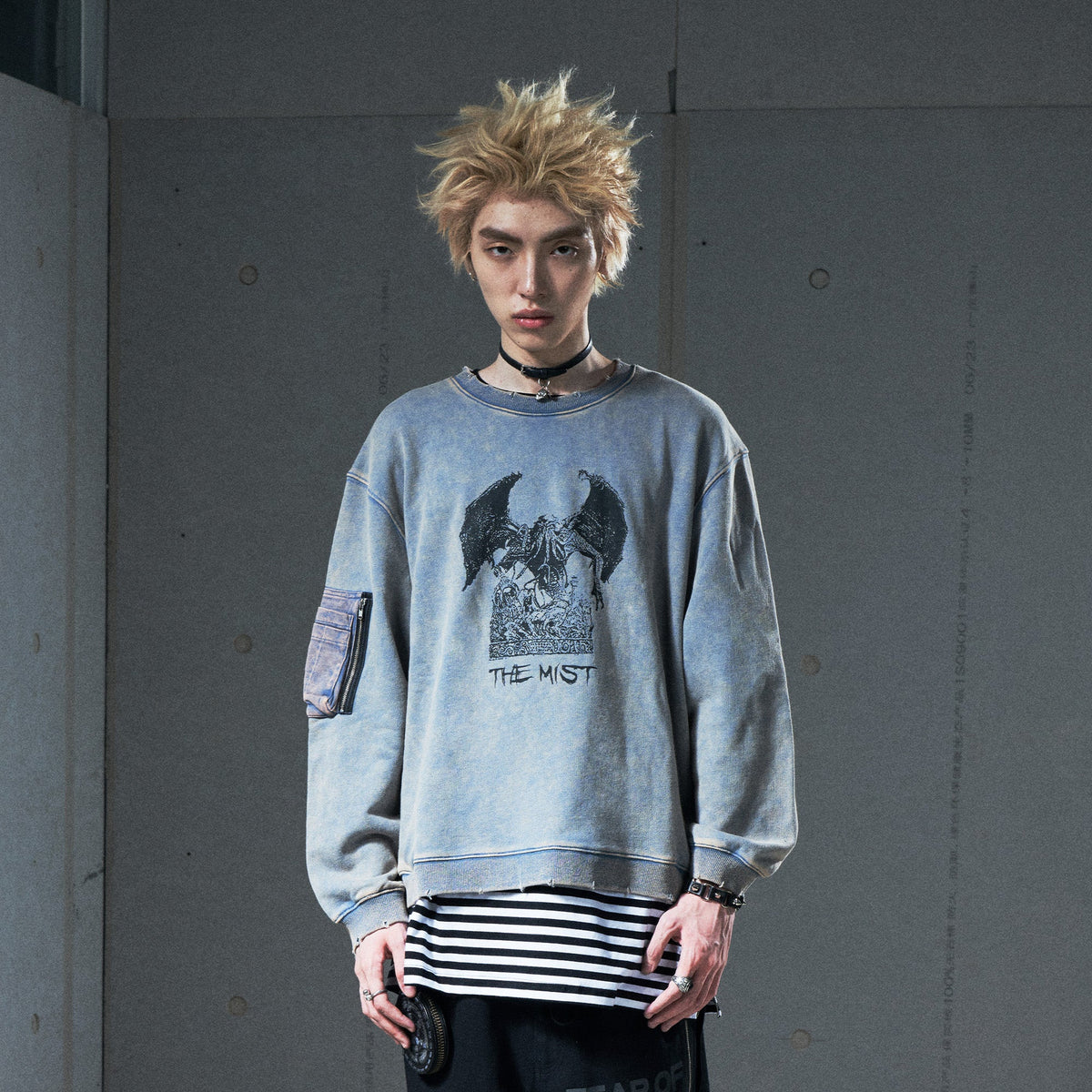 VENTUREK Washed Graphic Frayed Hem Sweatshirt