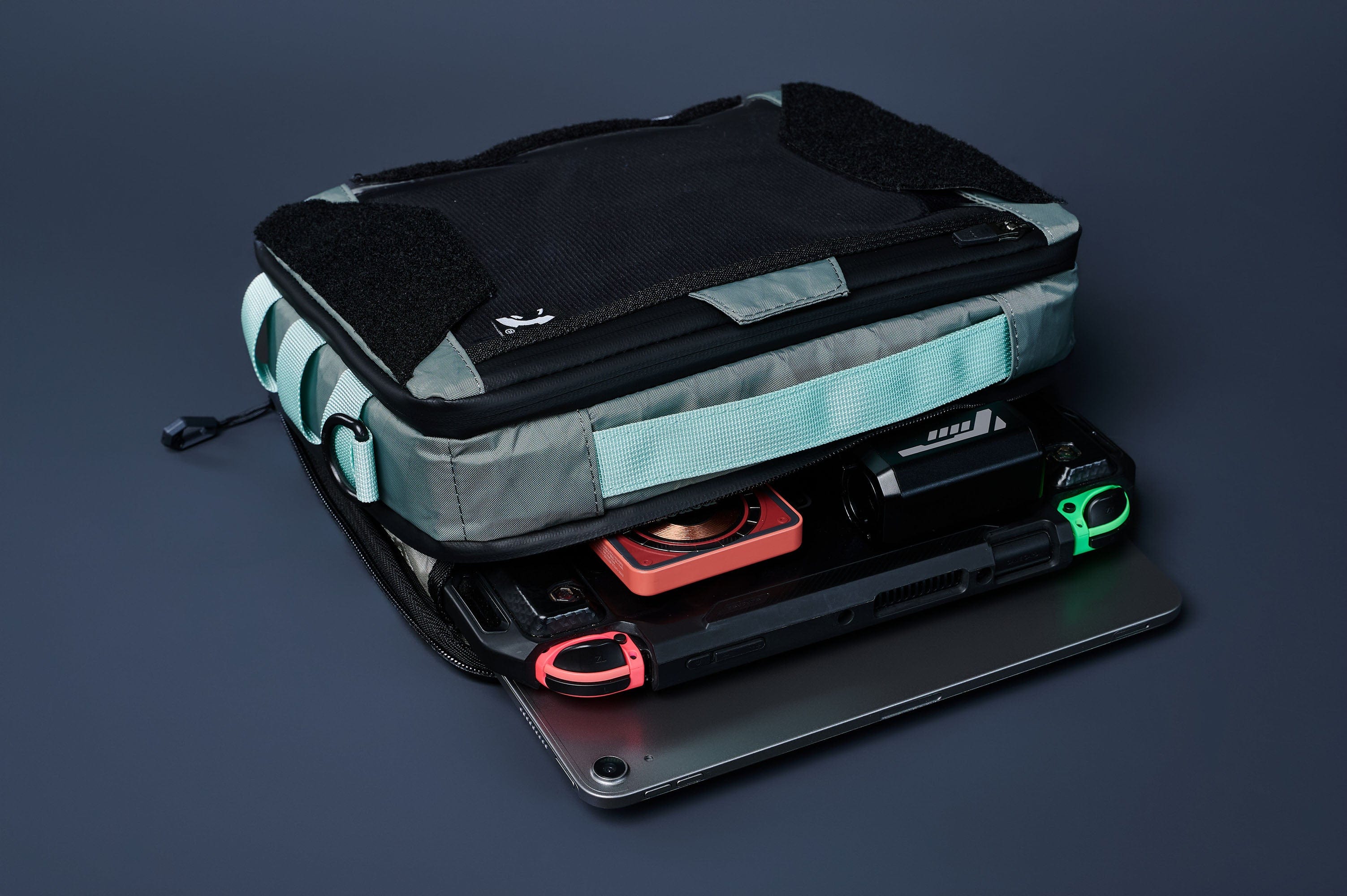 OVERCLOCK ROAM Utility Tablet Organizer