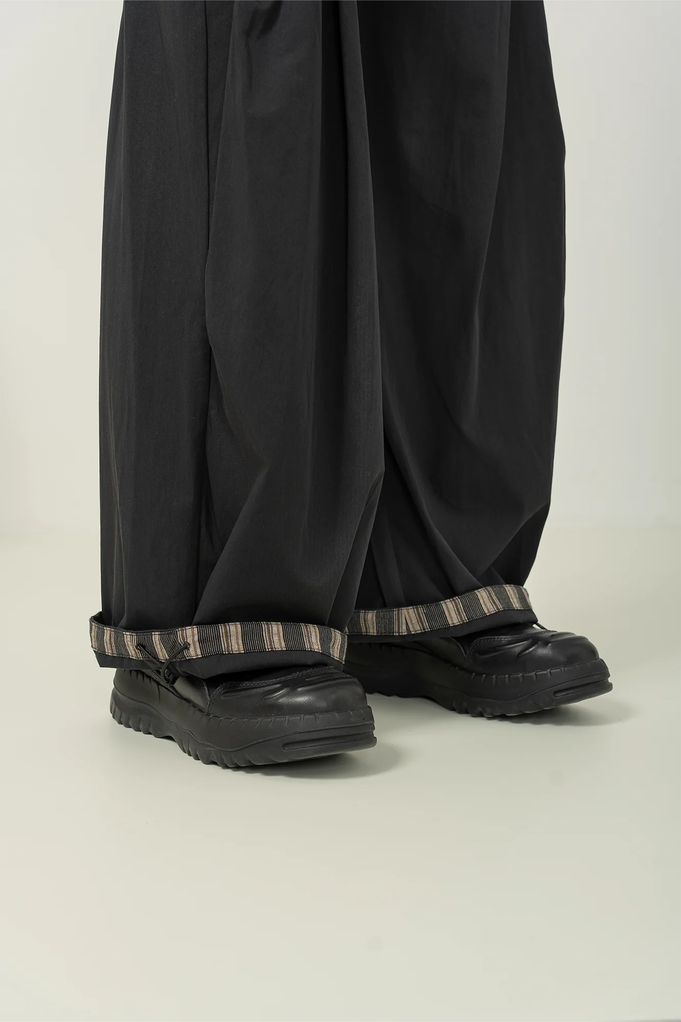 MOITIEDEPETALE Pleated Panel Oversized Cargo Pants