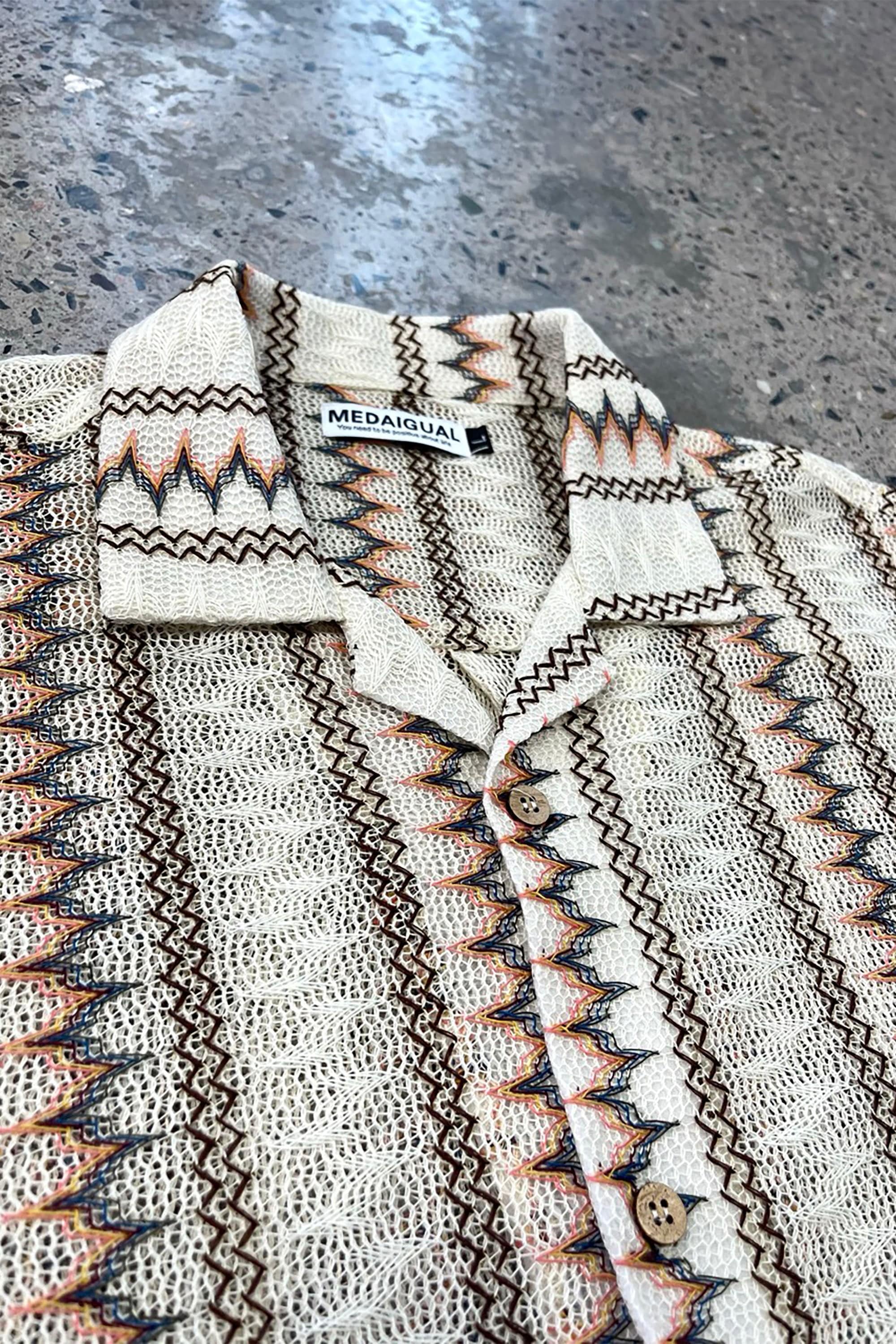 ME DA IGUAL Geometric Ripple Crochet Half Shirt