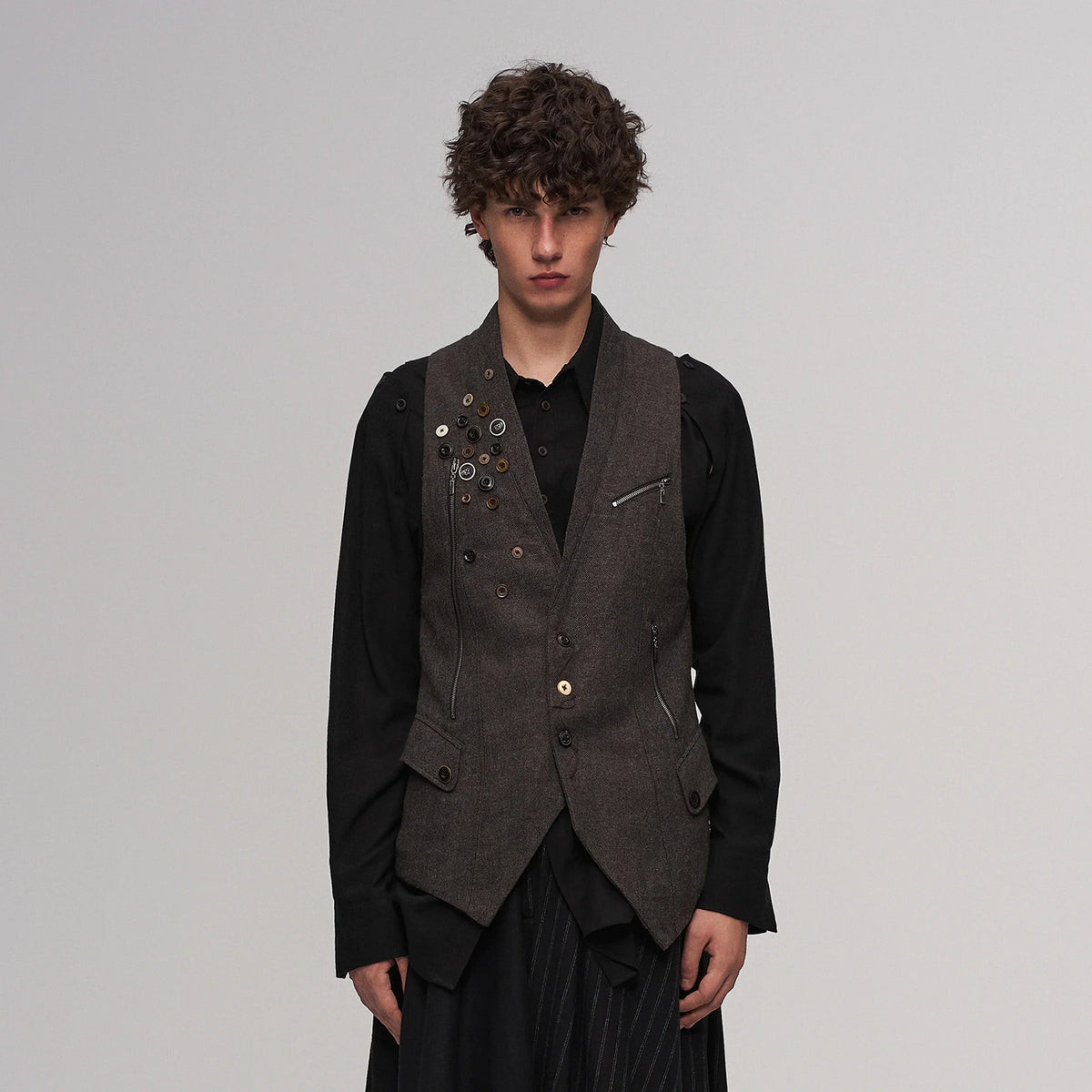 ILNya Nieternite Nifutur Retro Button Embellished Back-Harness Vest