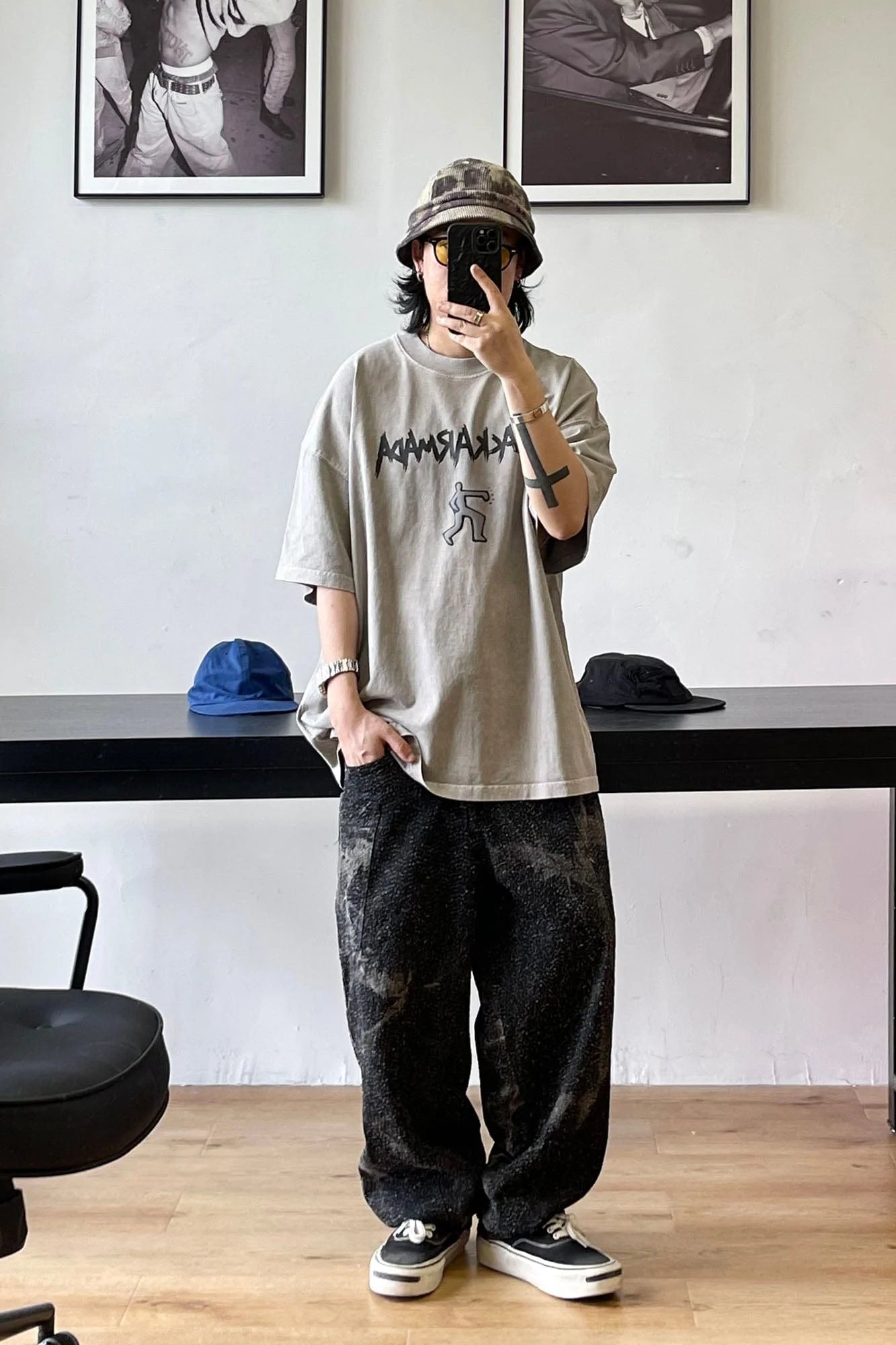 ME DA IGUAL Spliced Splatter Tie-Dye Curved Jeans