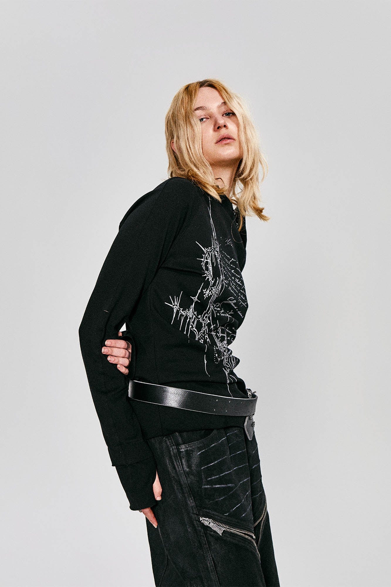 FLYERRER Gothic Script Graphic Asymmetrical Button Long-Sleeve Tee
