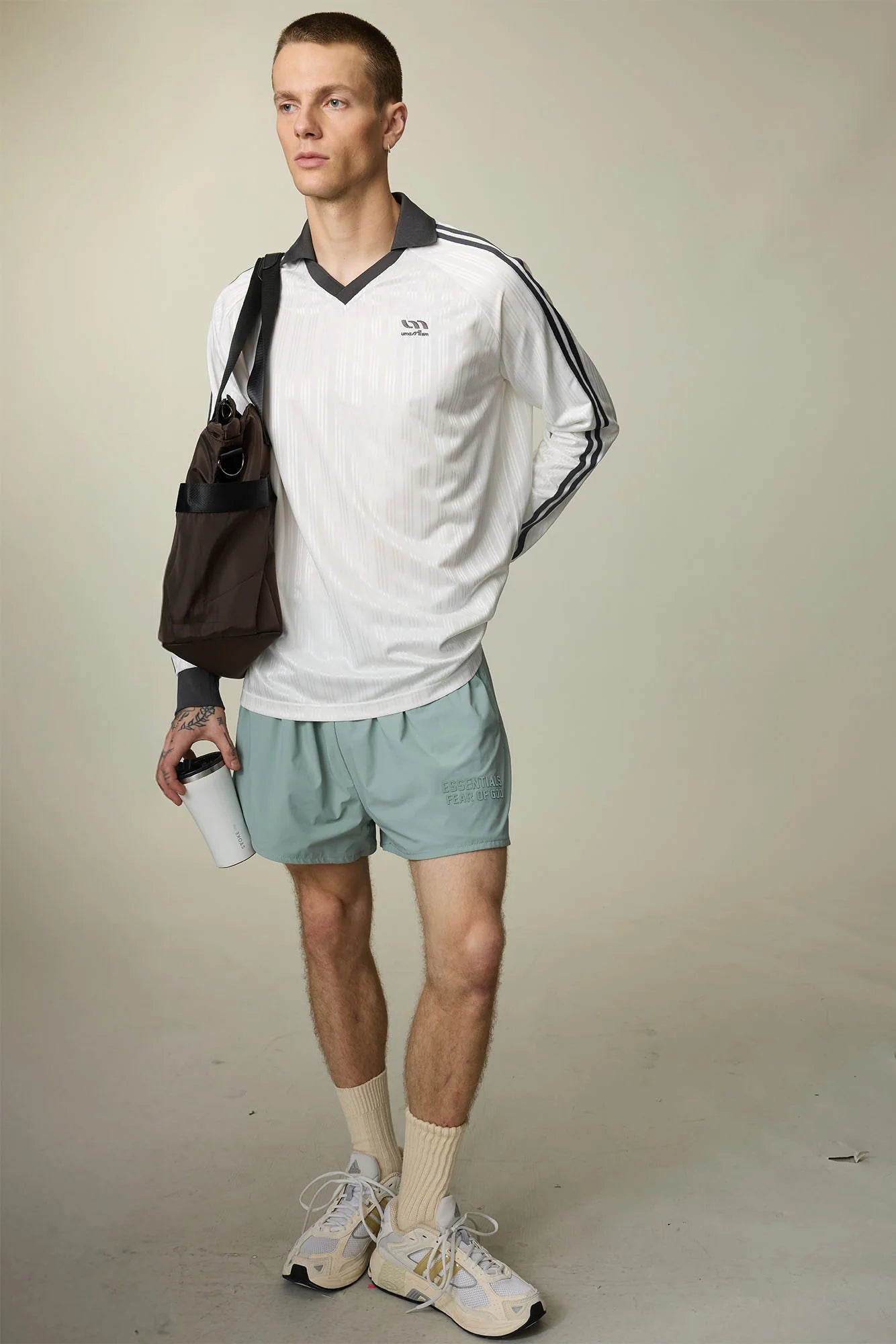 UMAMIISM Contrast V-Neck Stripe Long-Sleeve Tee