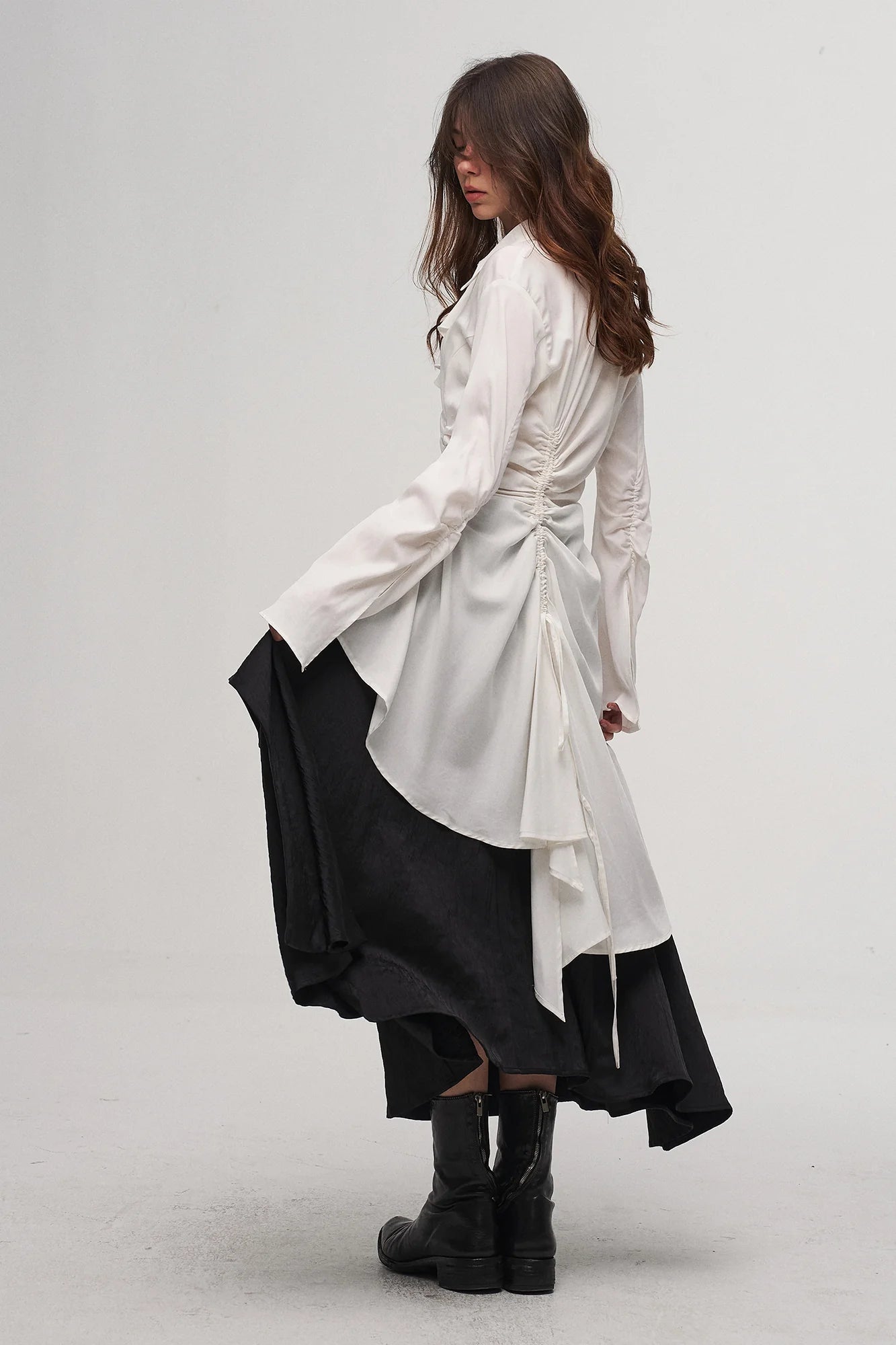 ILNya Nieternite Nifutur Ruched Waist Ruffle-Neck Long Shirt