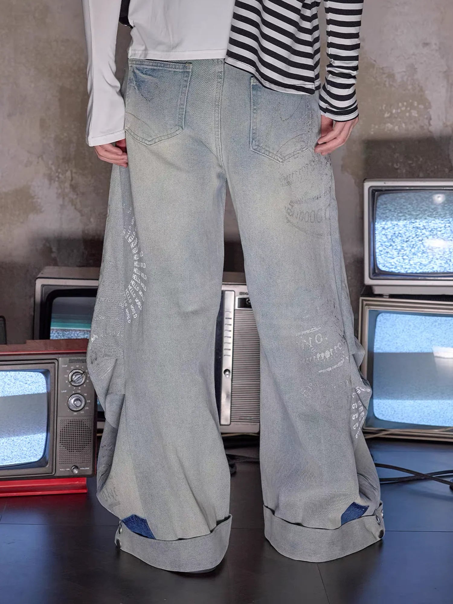 NOTHINGNESS WORLD Washed Pleated Curved Denim Pants