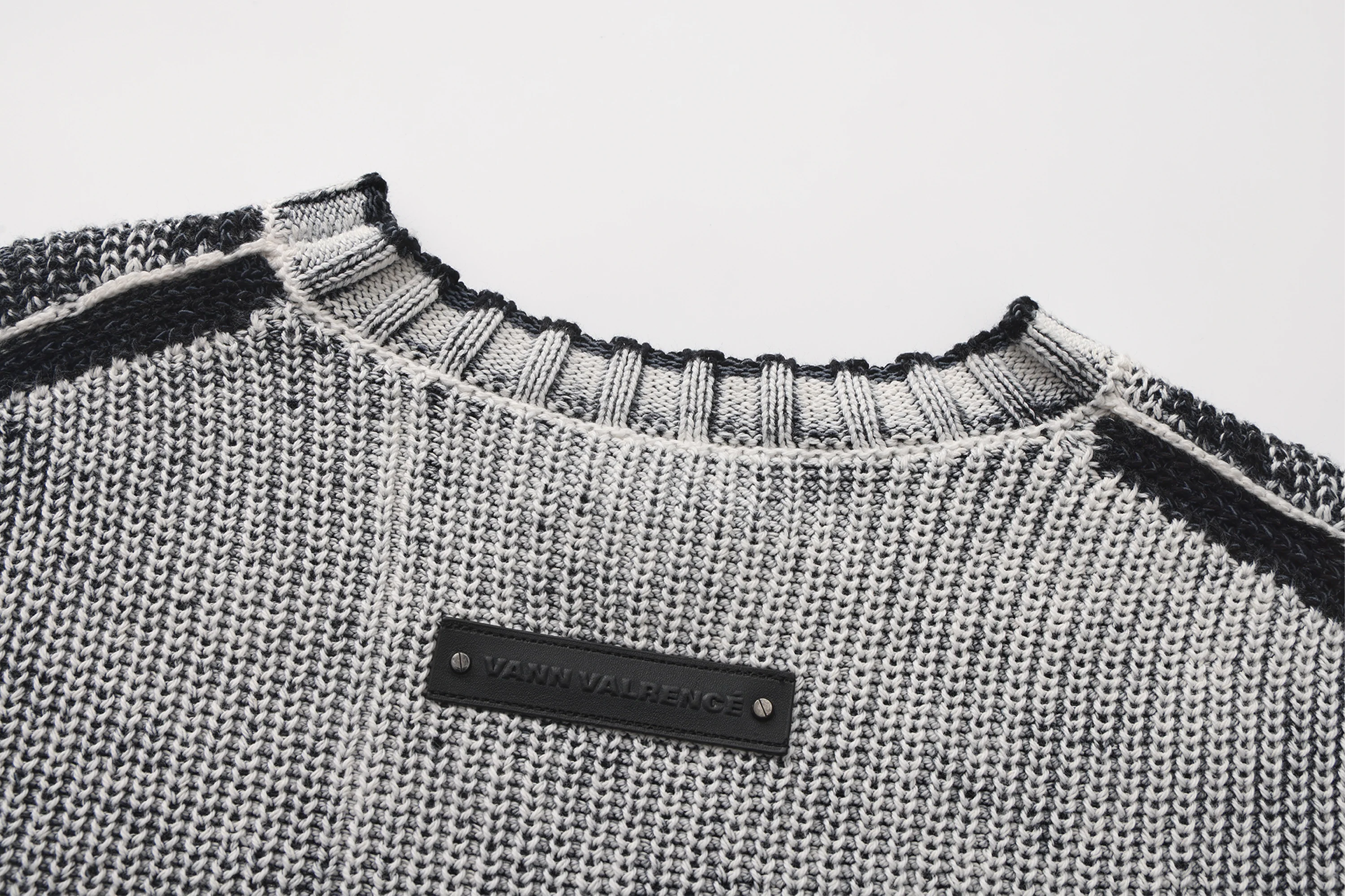 VANN VALRENCE Washed Distressed LOGO Sweater
