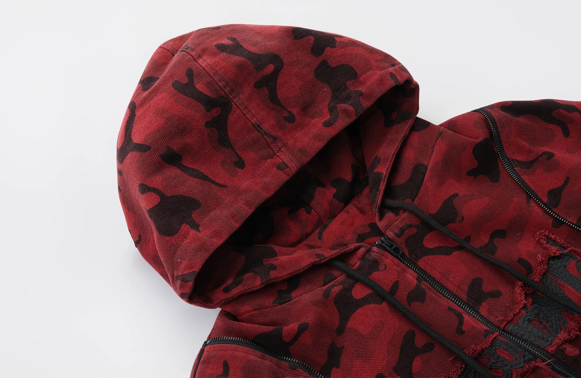MOGONGSHE Camo Frayed LOGO Patch Hooded Jacket
