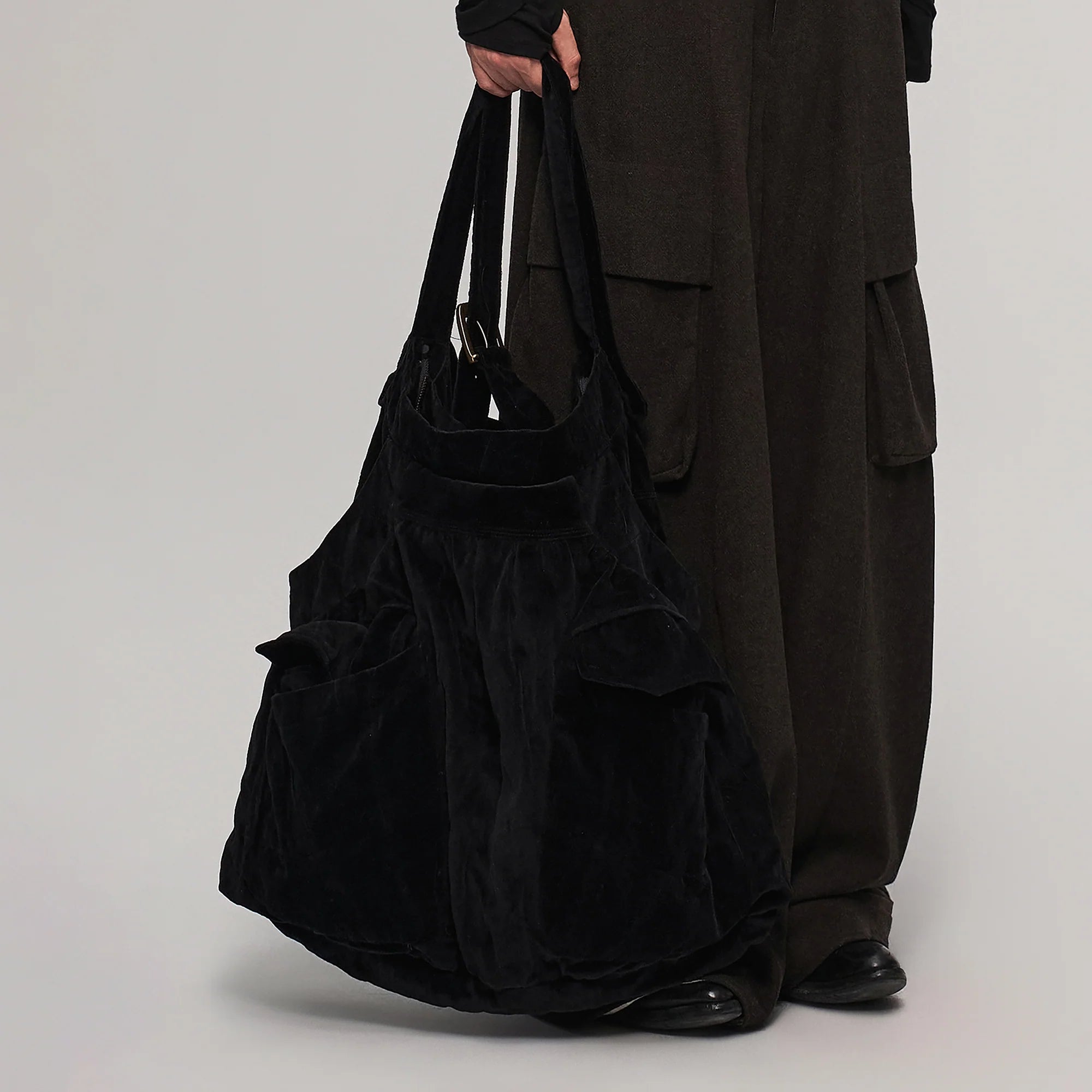 ILNya Nieternite Nifutur Velvet Oversized Crinkled Messenger Bag
