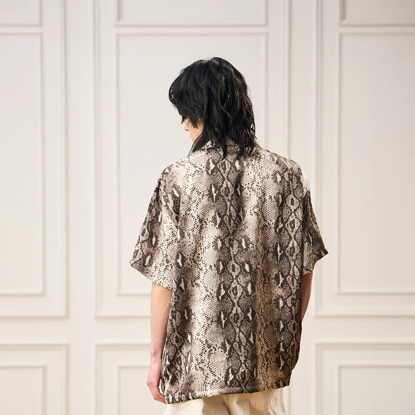 EPIC POETRY Dark Serpentine Half Shirt