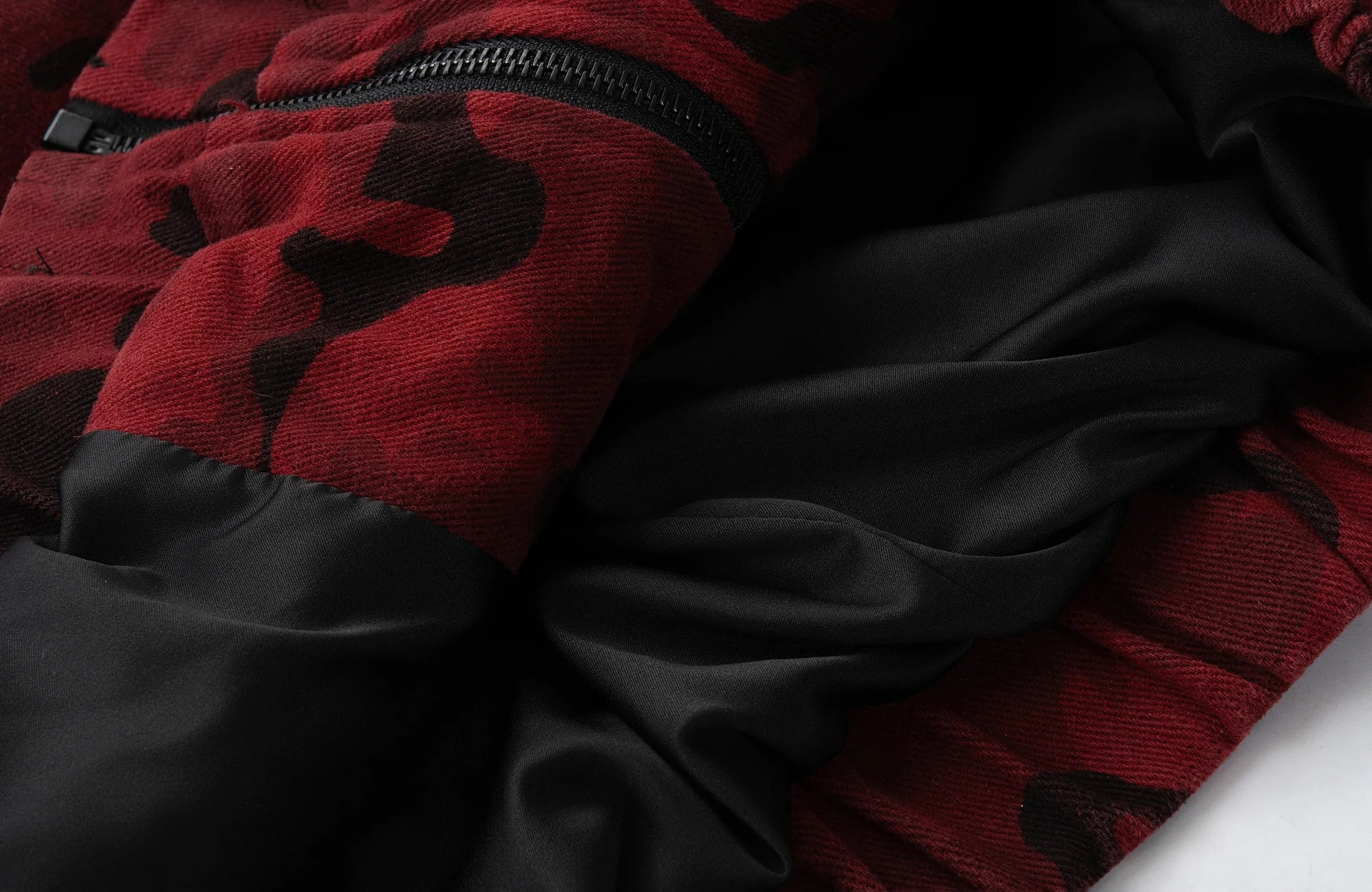 MOGONGSHE Camo Frayed LOGO Patch Hooded Jacket