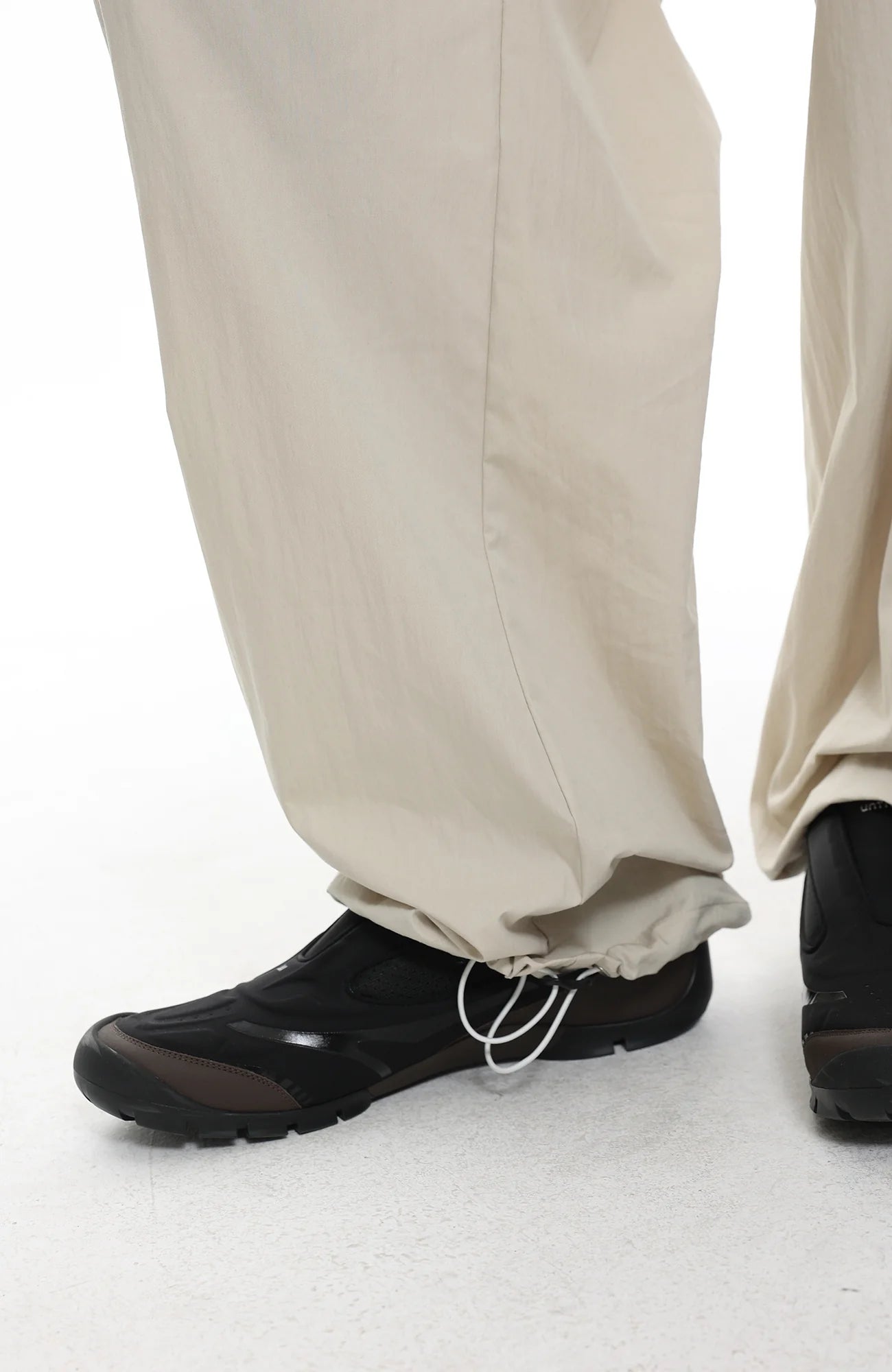ROARINGWILD A ARCH Essential Drawstring Parachute Pants