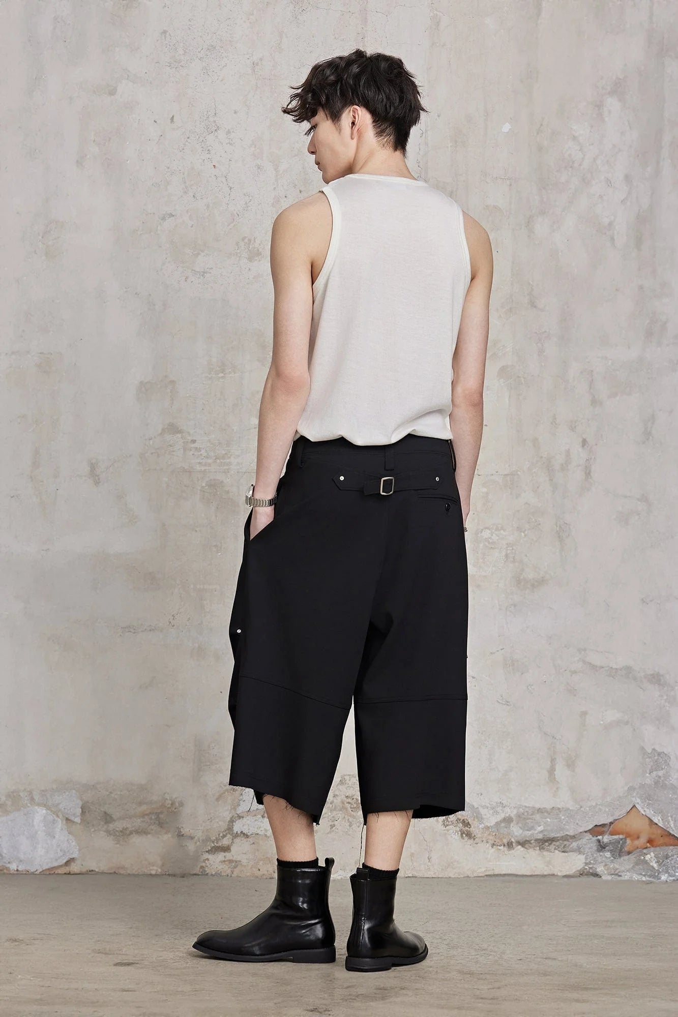 FACEONLAB Retro Pleated Raw-Edge Shorts