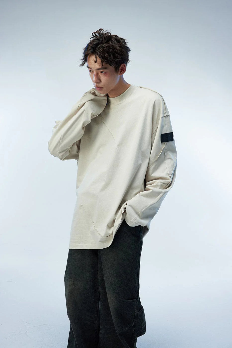 WHISTLEHUNTER Asymmetric Cut Logo Patched L/S Tee
