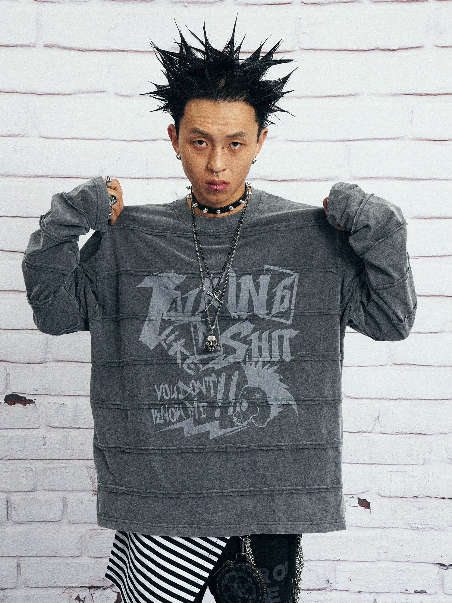 VENTUREK Washed Stripe-Layered Graffiti Long-Sleeve Tee