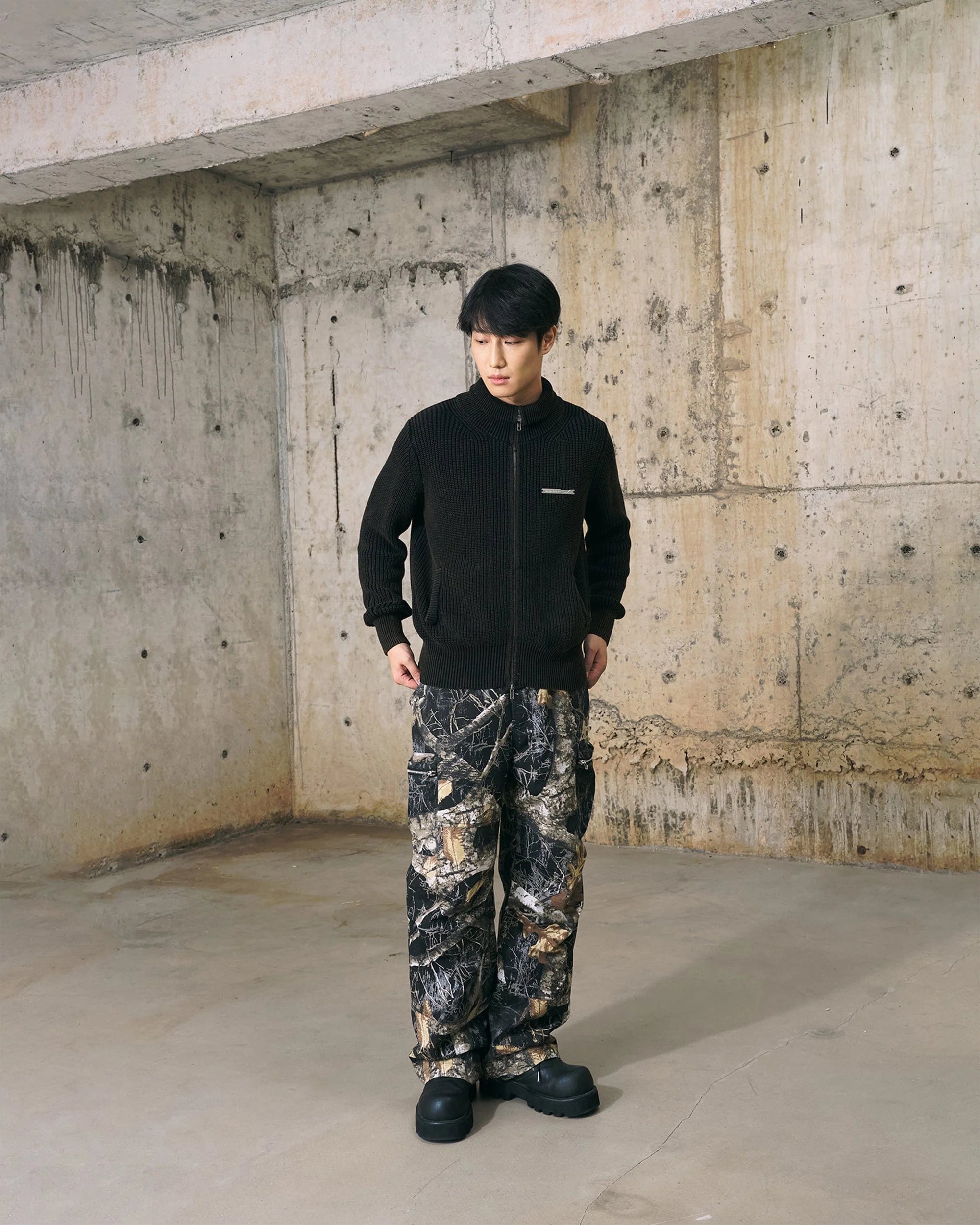 ENSHADOWER Black Camo Multi-pocket Down Pants